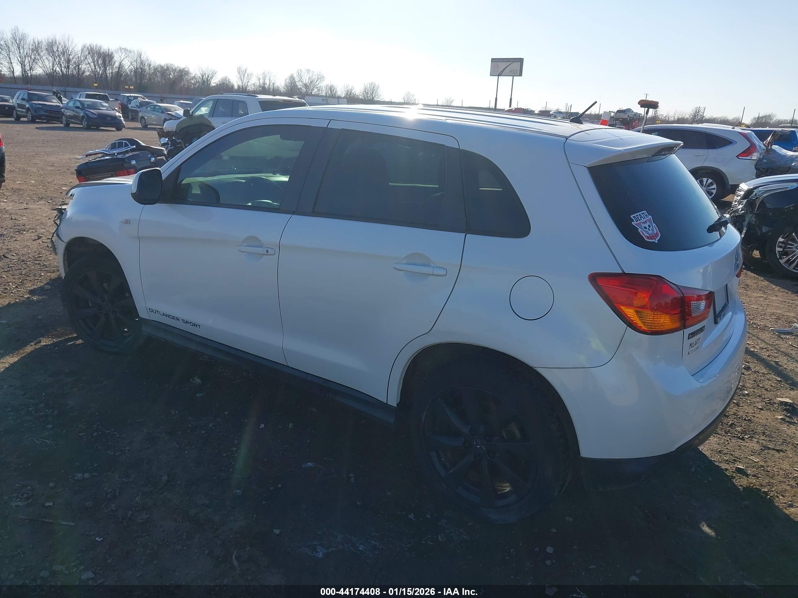 MITSUBISHI OUTLANDER image 3