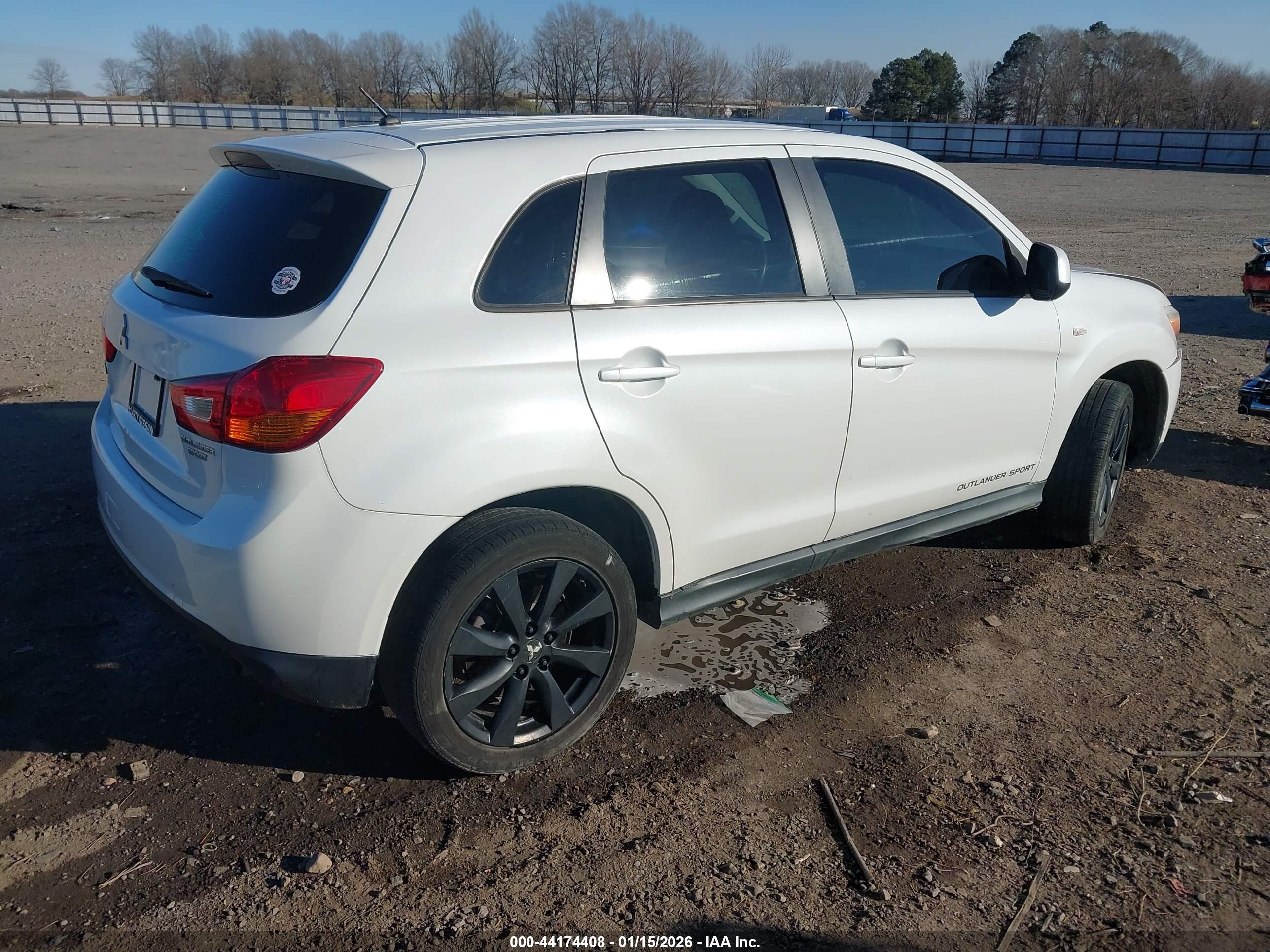 MITSUBISHI OUTLANDER image 4