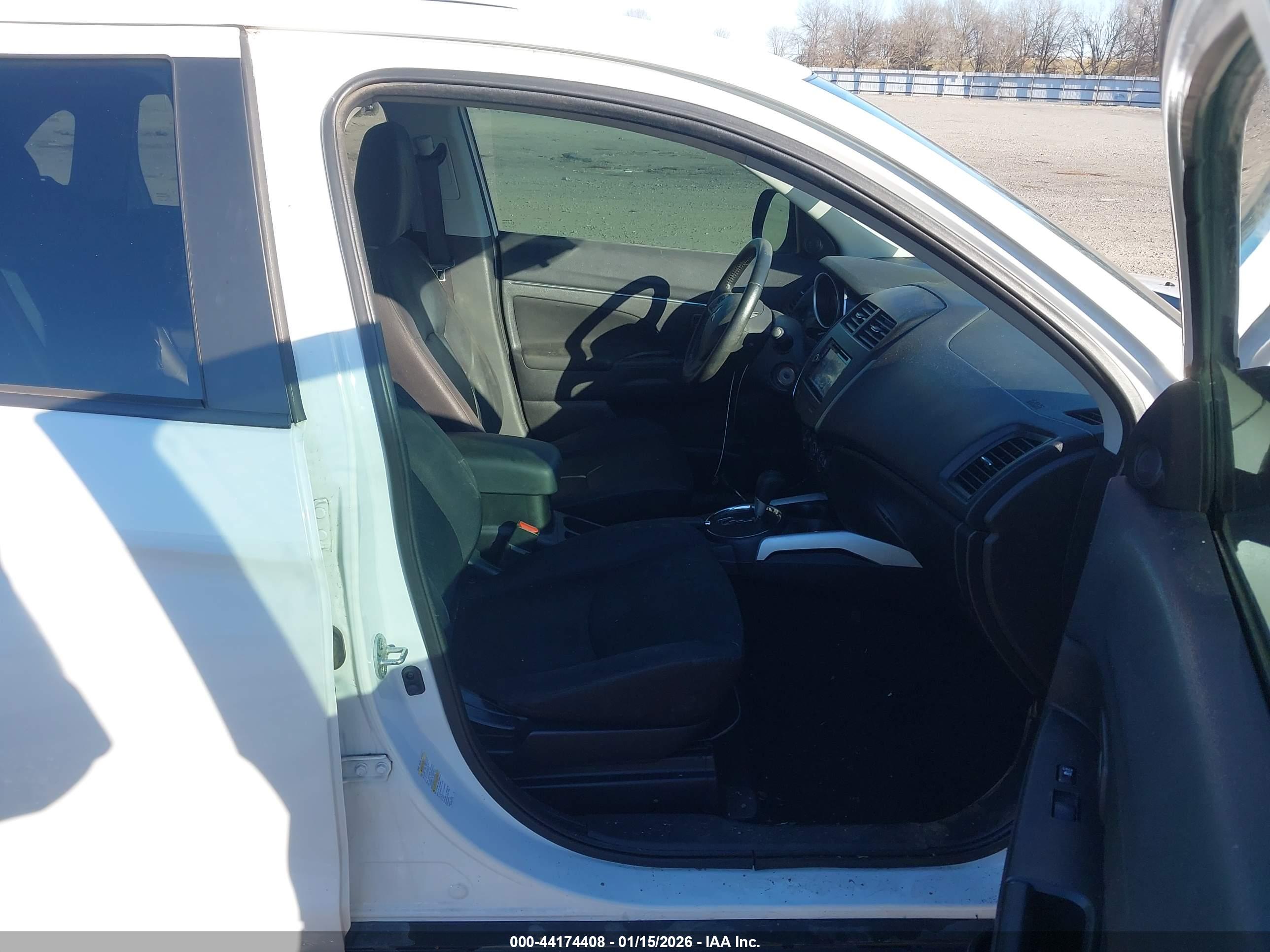 MITSUBISHI OUTLANDER image 5