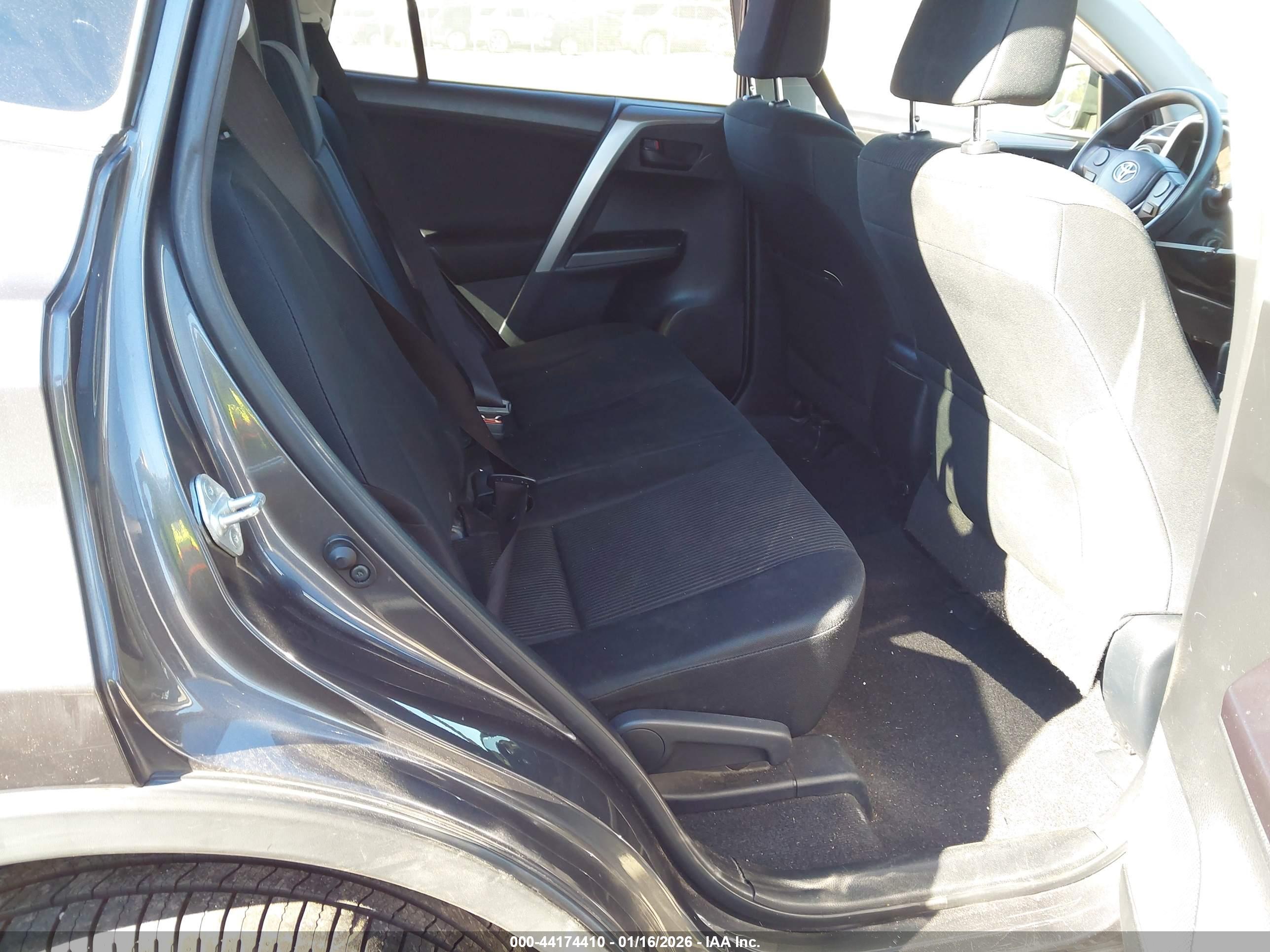 TOYOTA RAV4 image 8