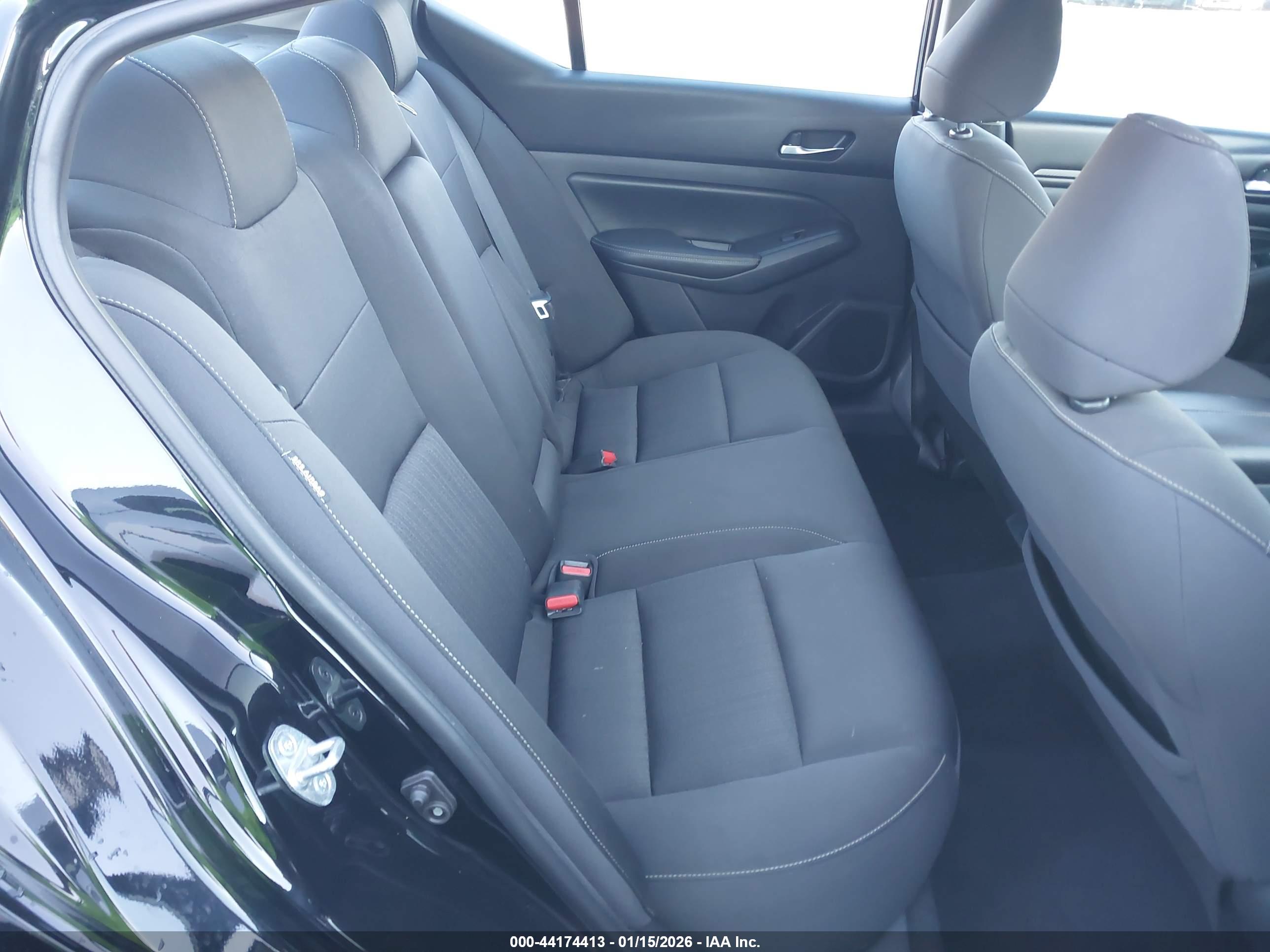NISSAN ALTIMA image 8