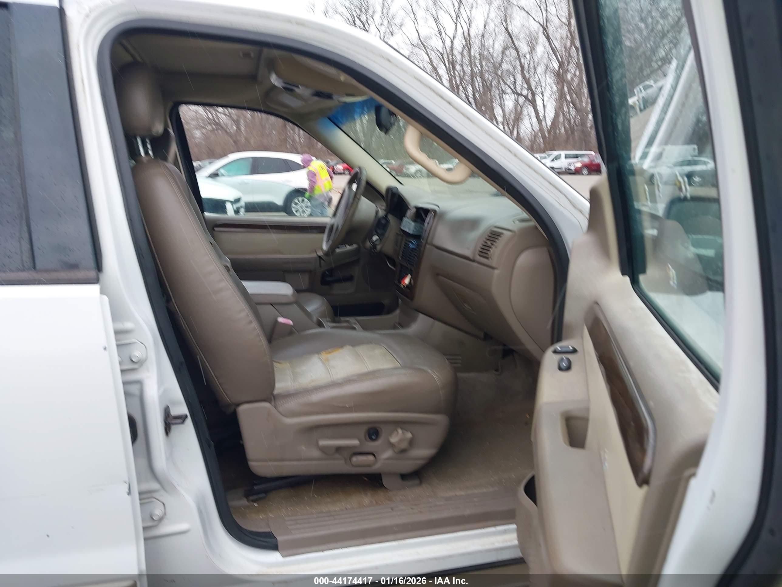 FORD EXPLORER image 5