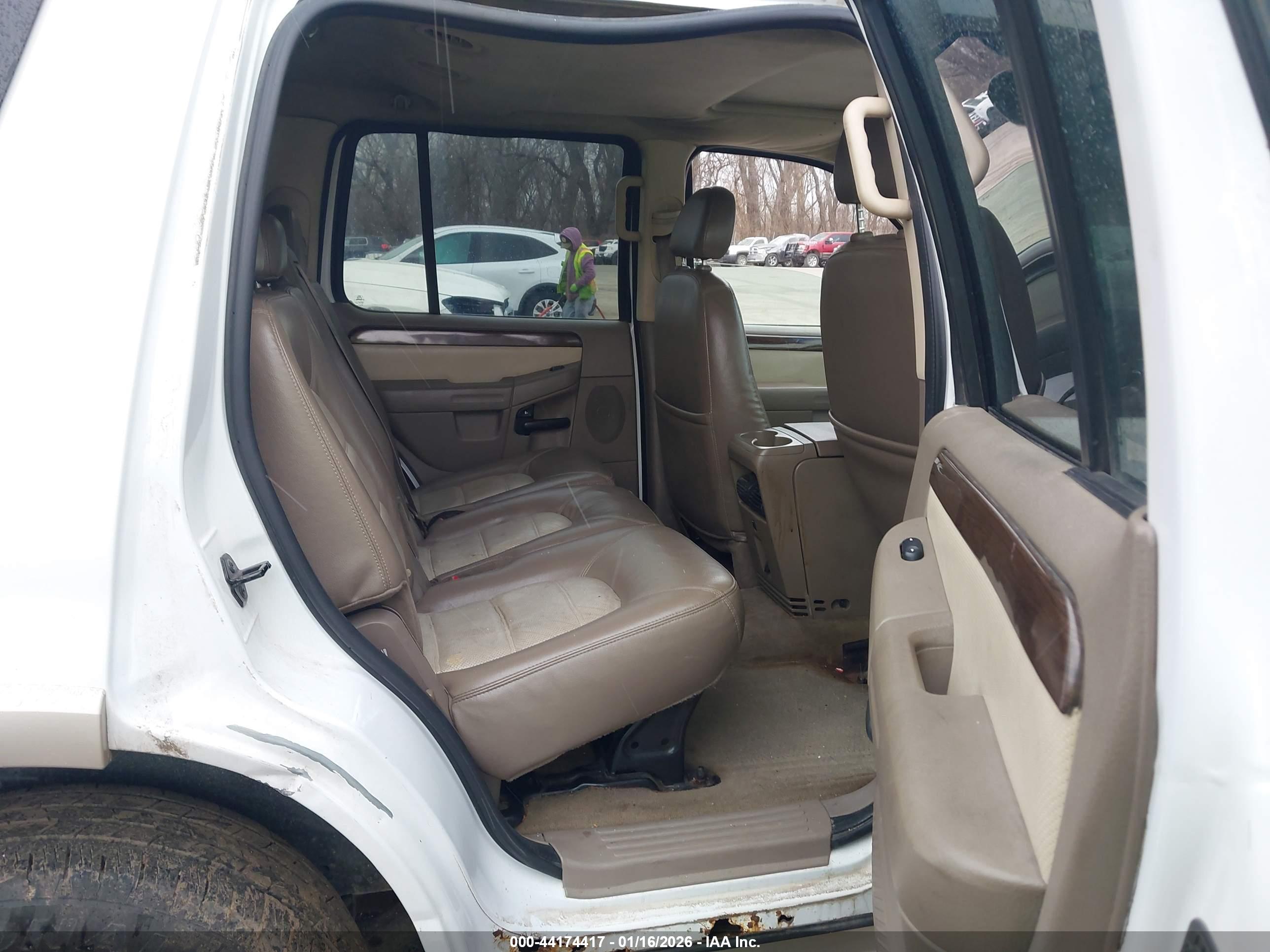 FORD EXPLORER image 8