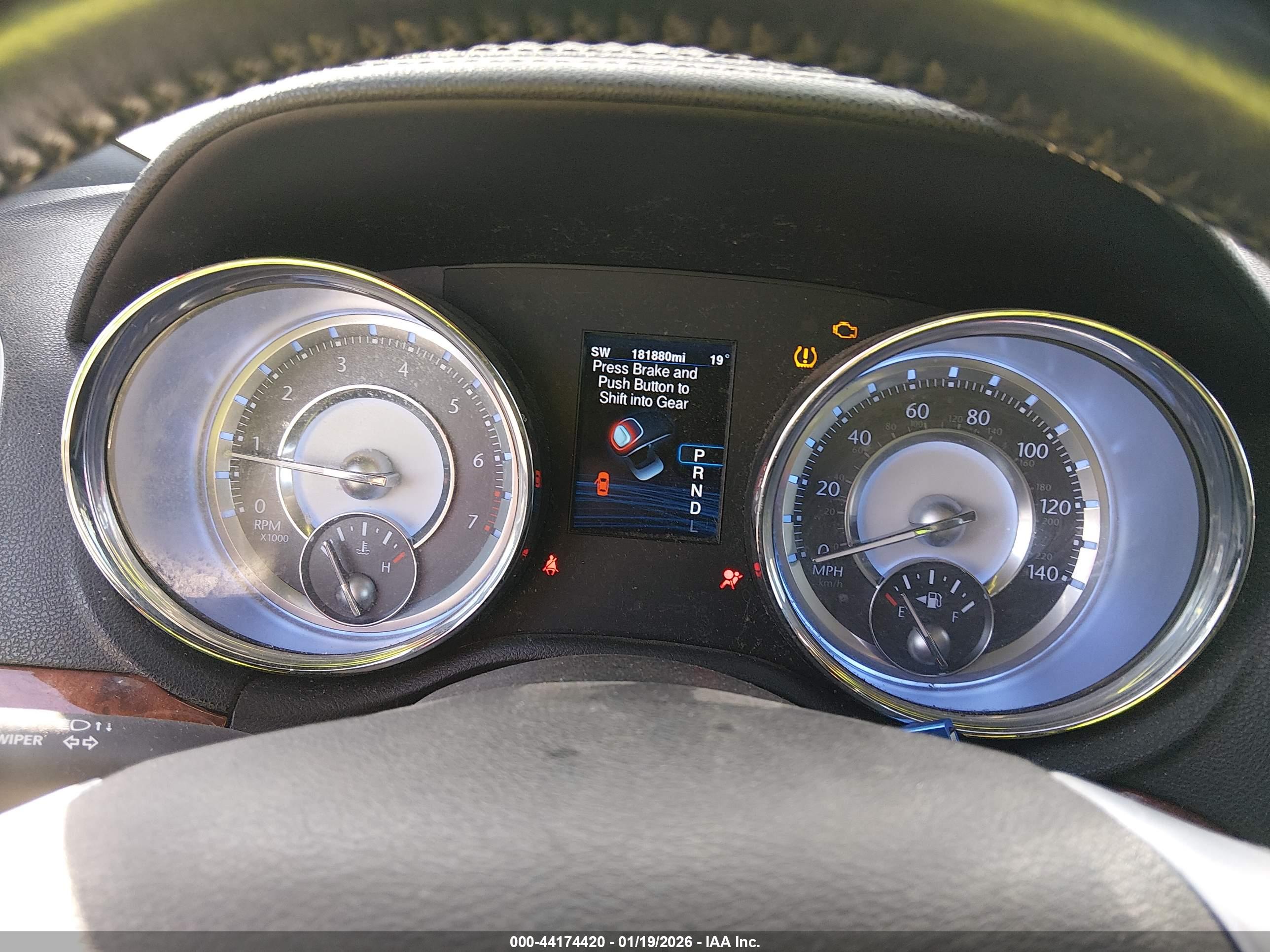 CHRYSLER 300 image 7