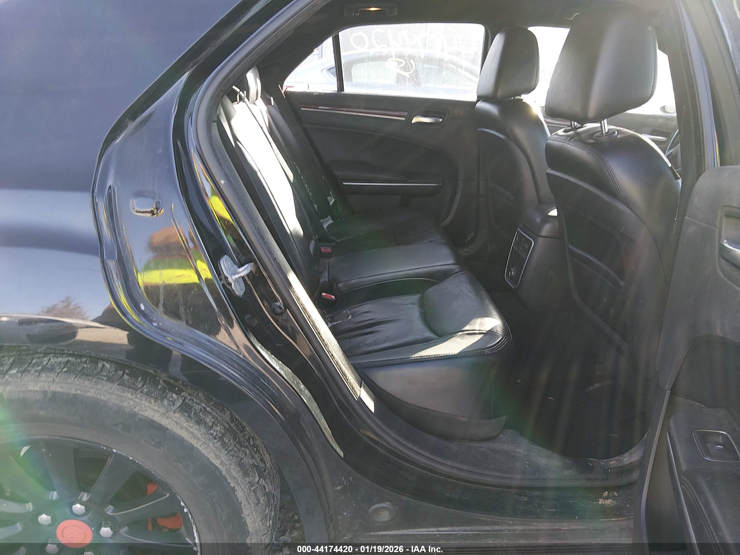 CHRYSLER 300 image 8