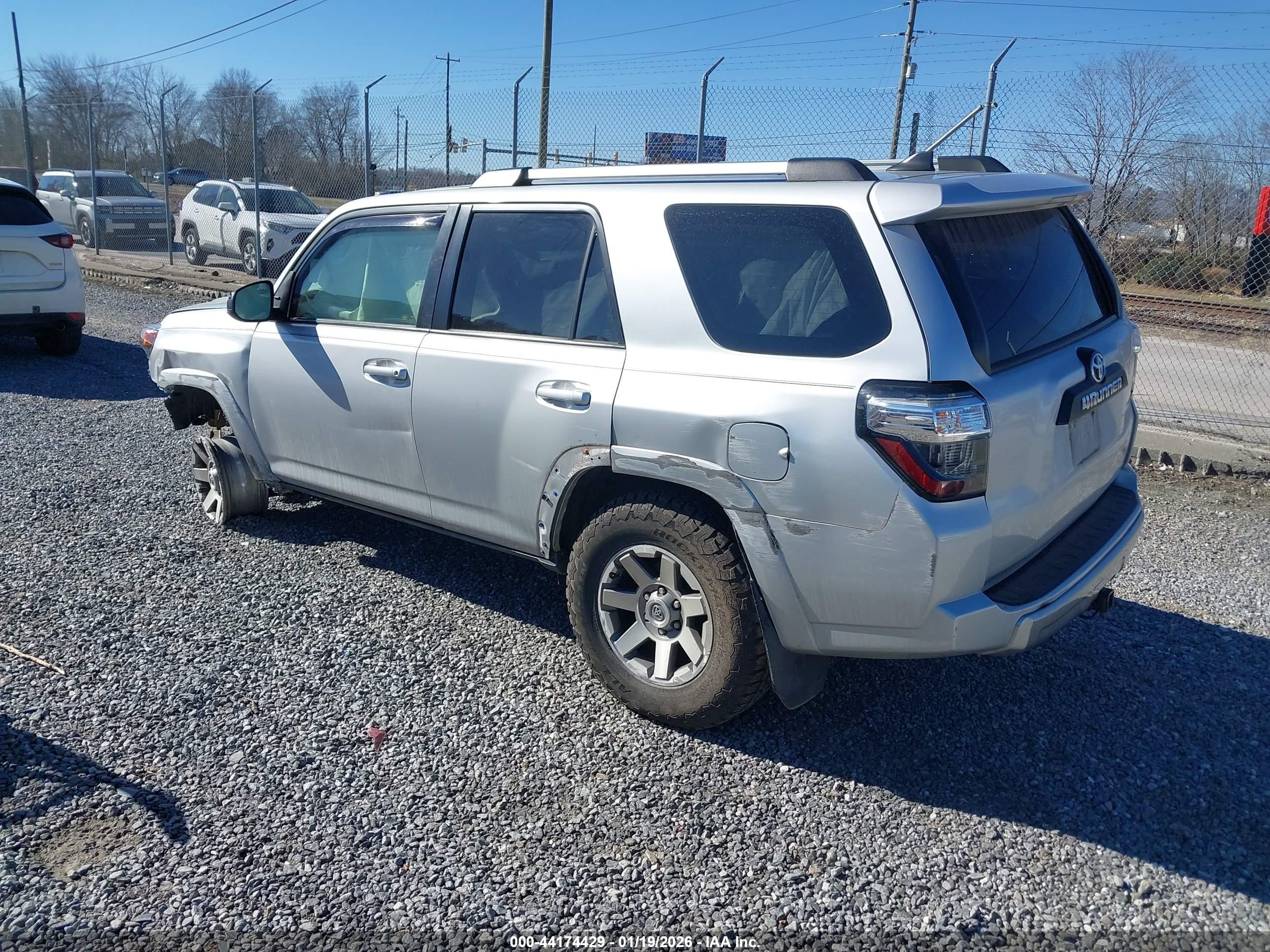 TOYOTA 4RUNNER image 3