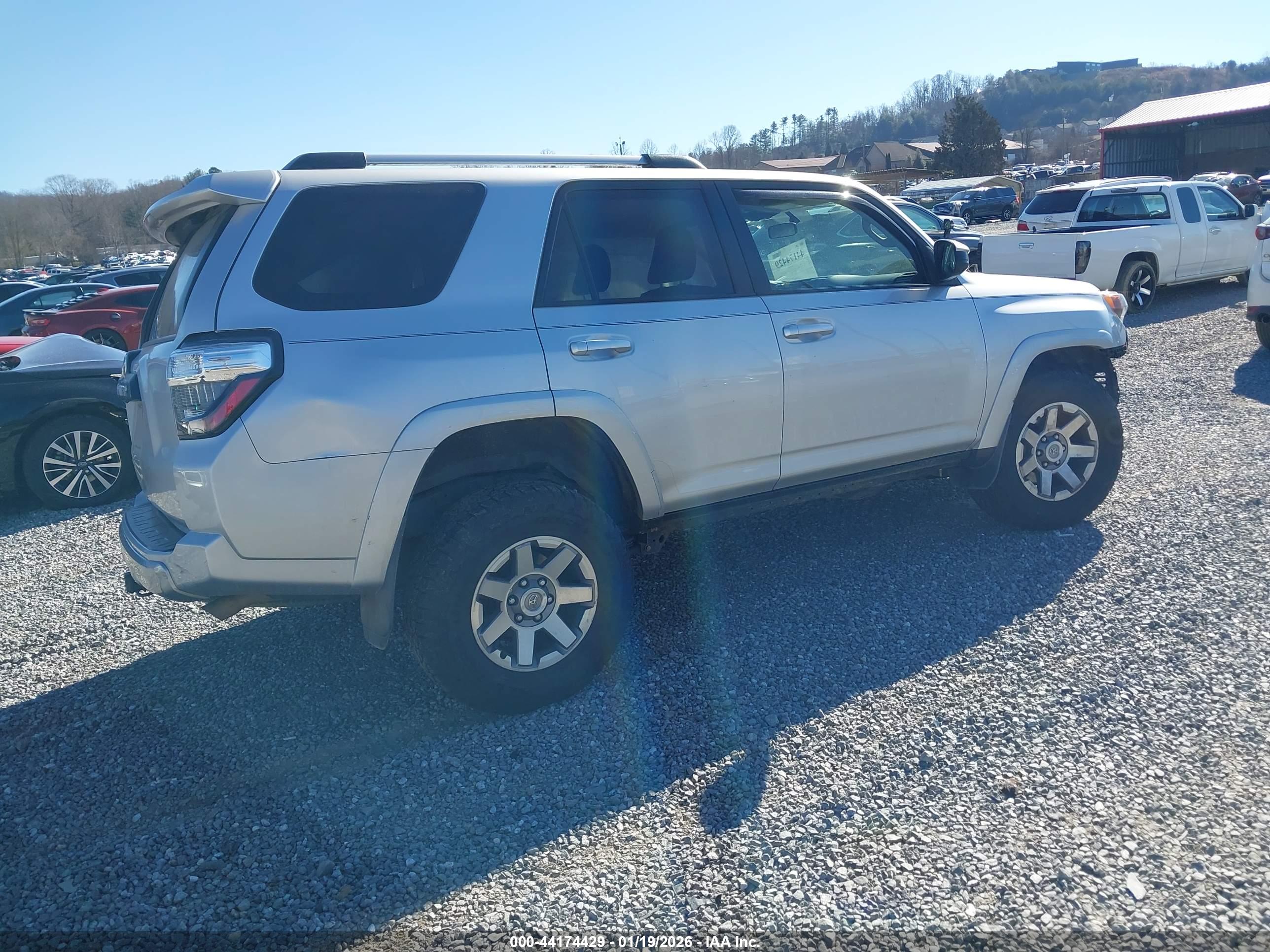 TOYOTA 4RUNNER image 4