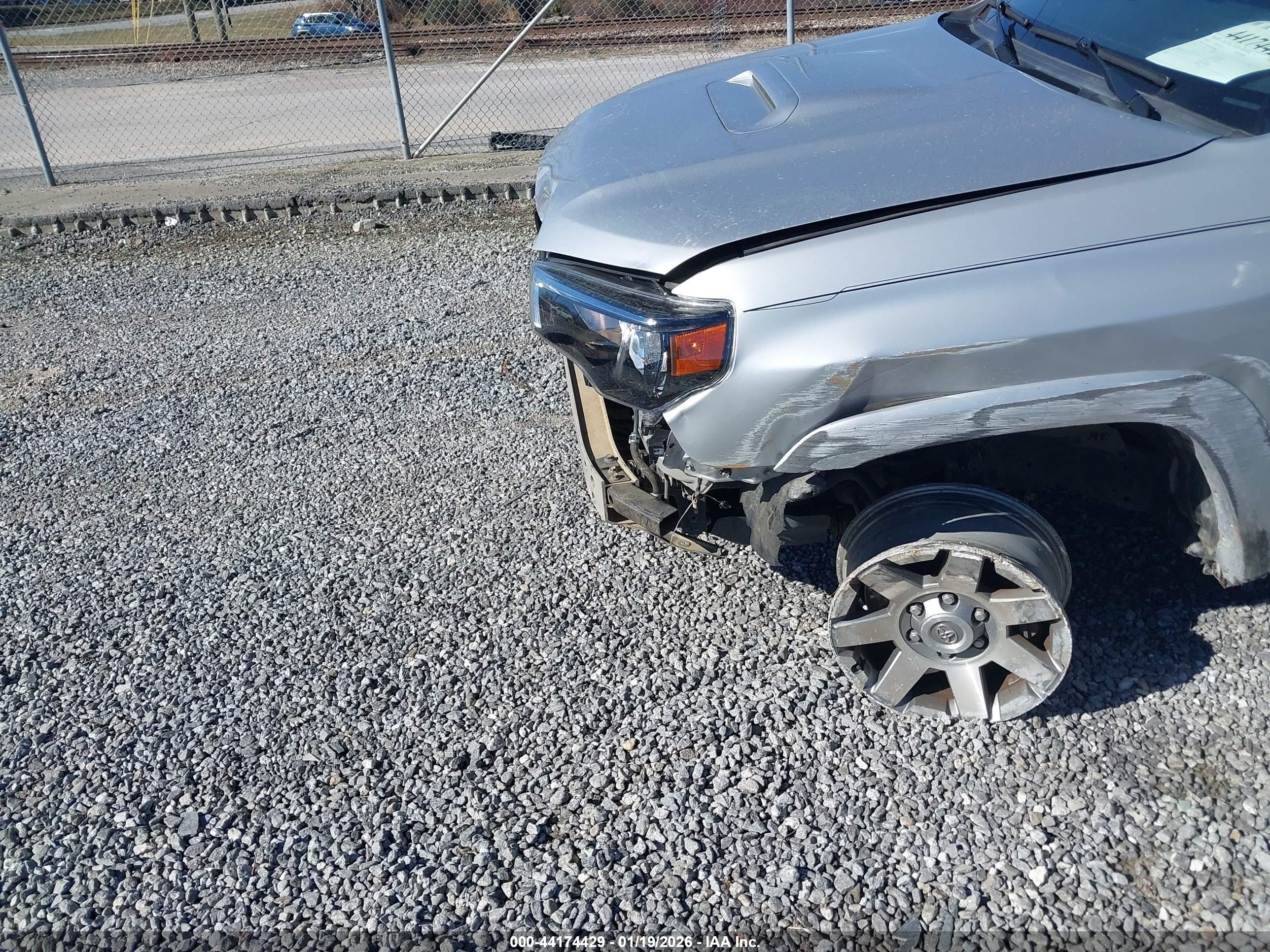 TOYOTA 4RUNNER image 6