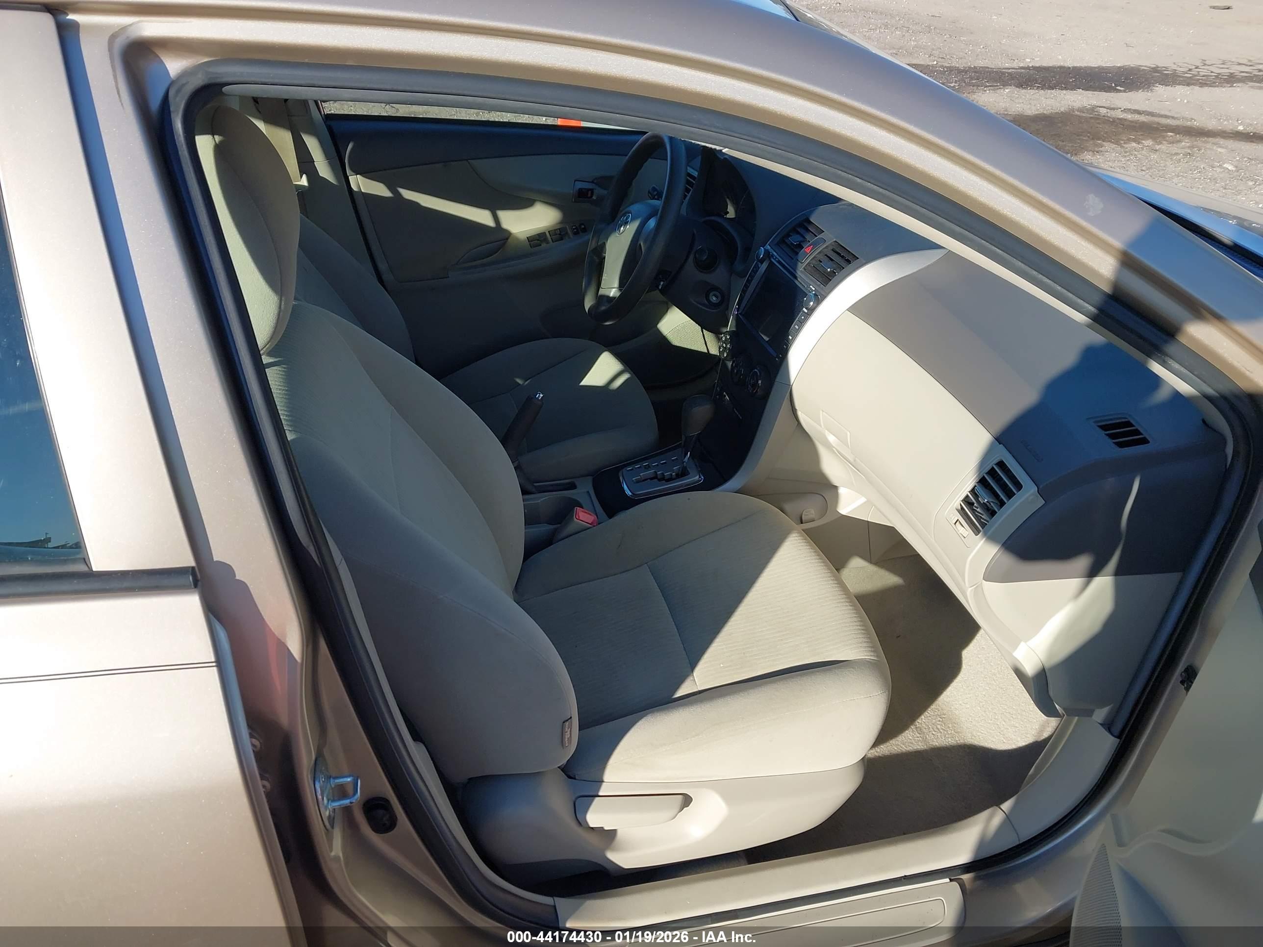 TOYOTA COROLLA image 5