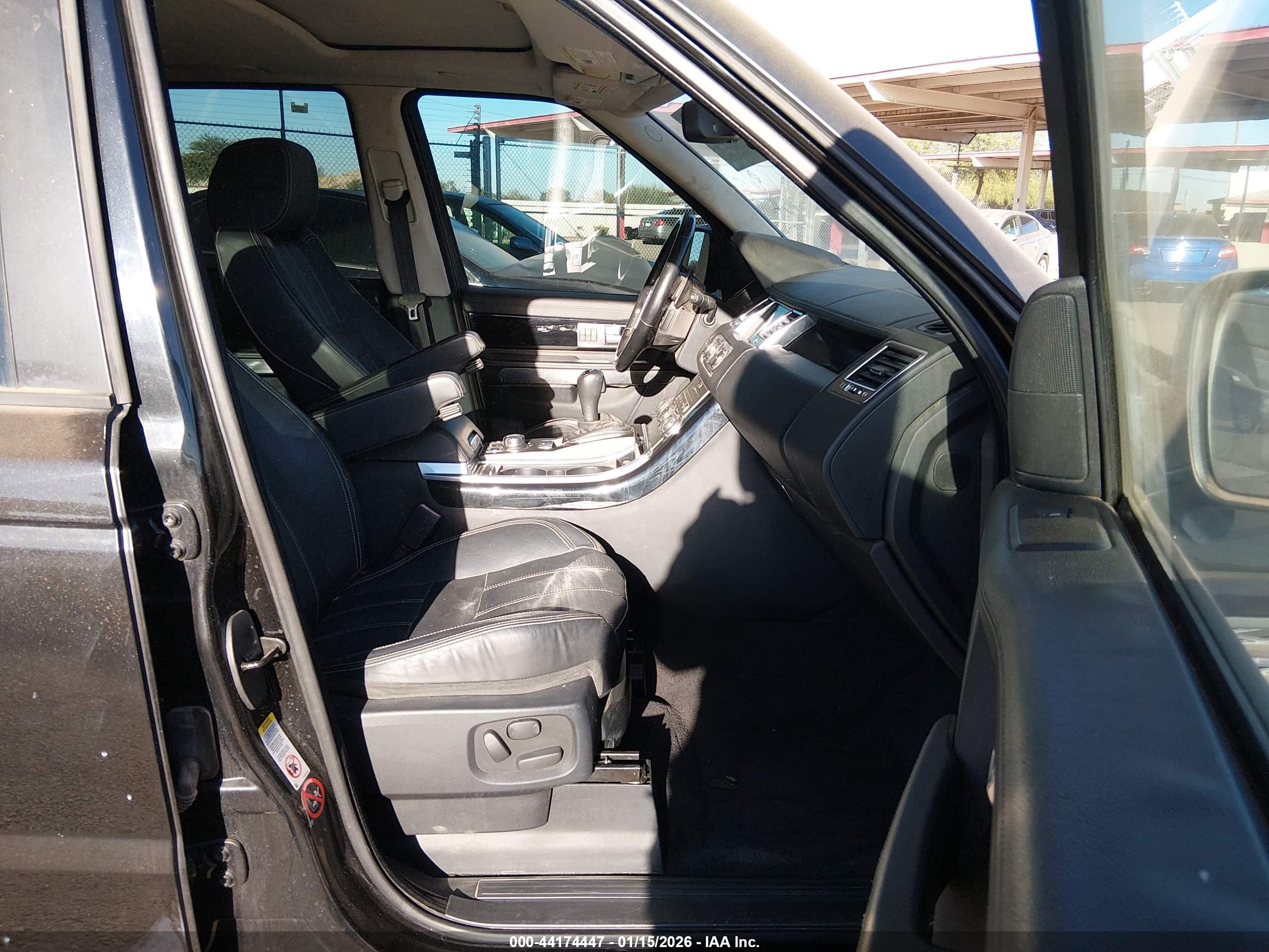 LAND ROVER image 5