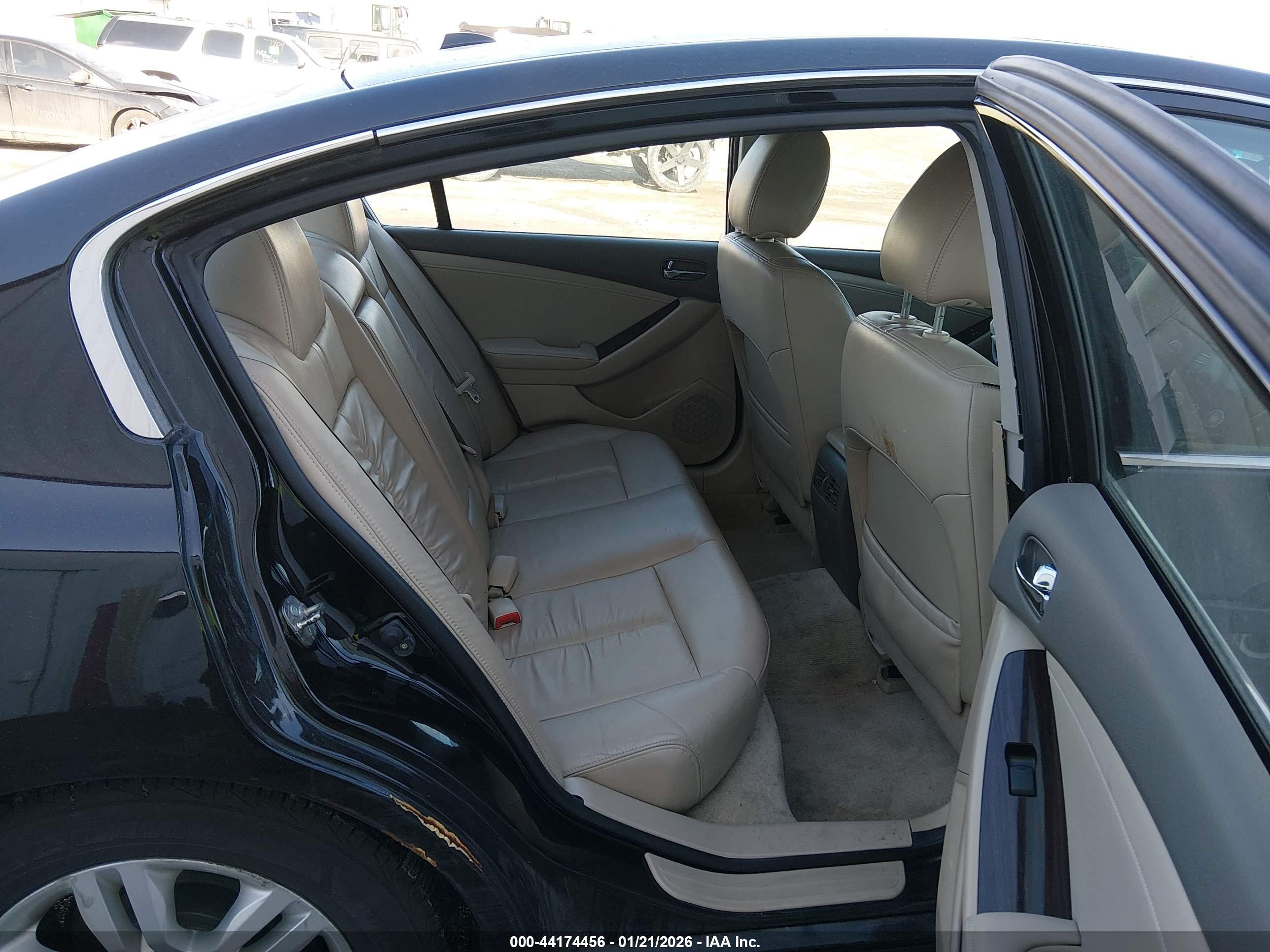 NISSAN ALTIMA image 8