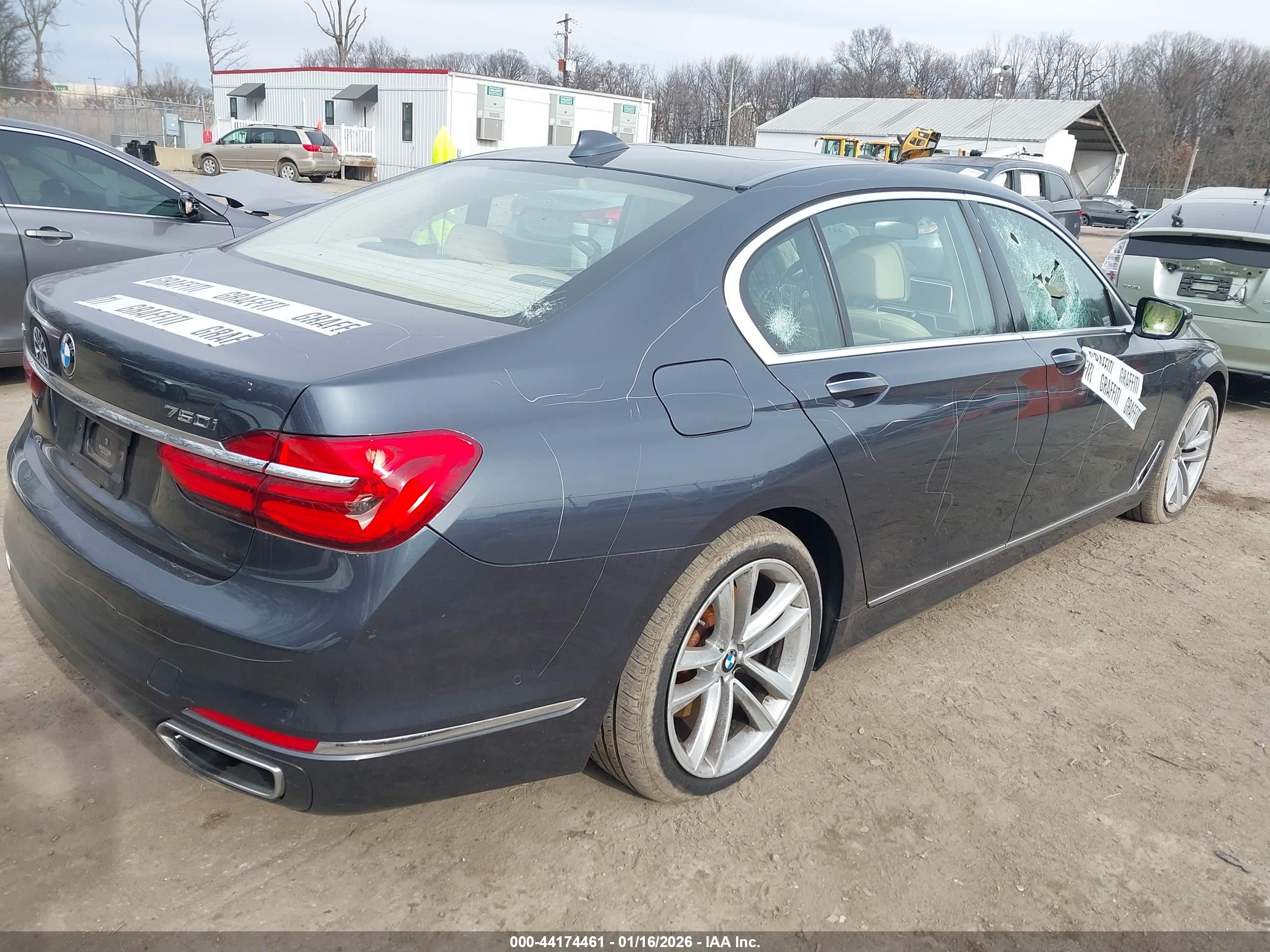 BMW 750I image 4