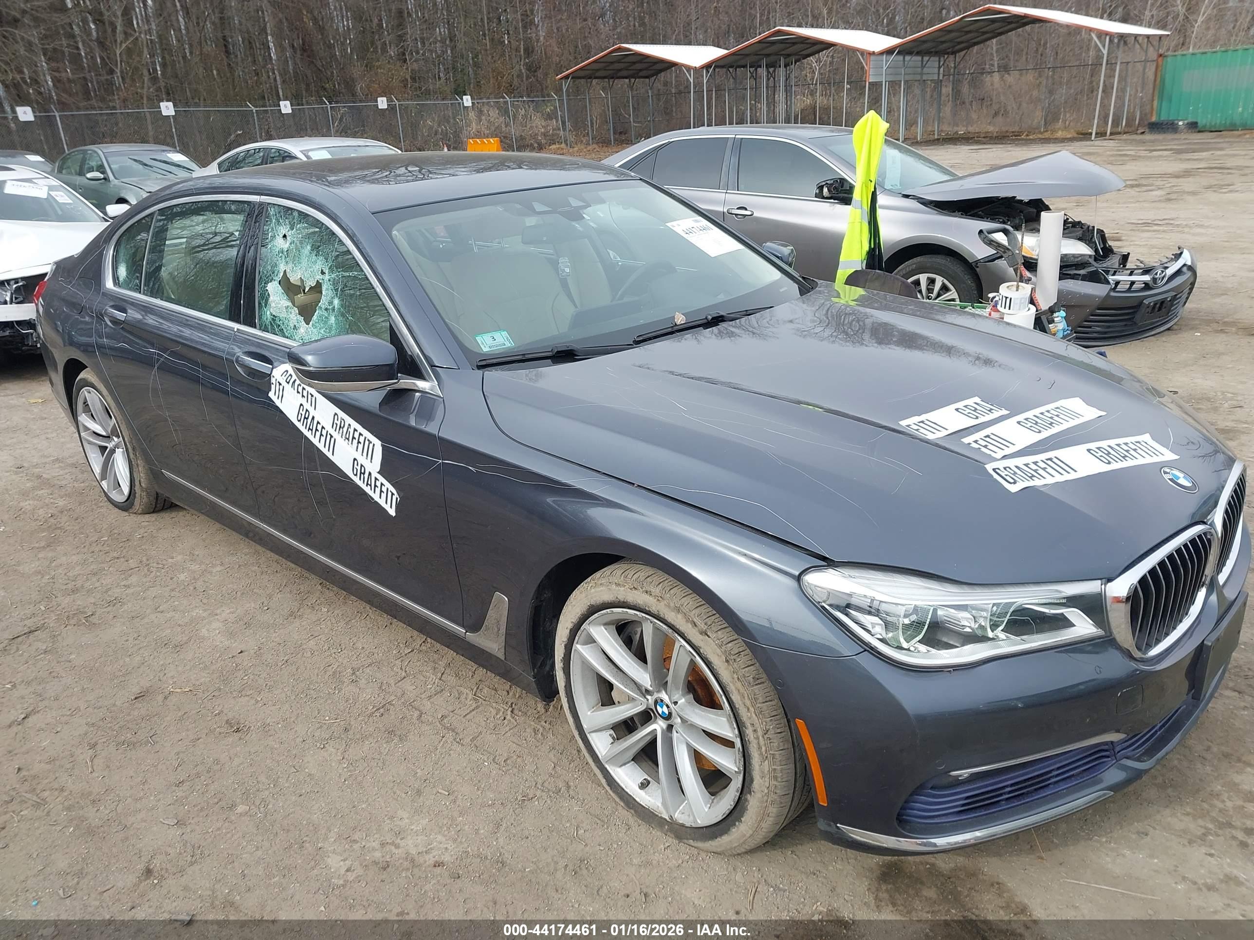 BMW 750I image 6