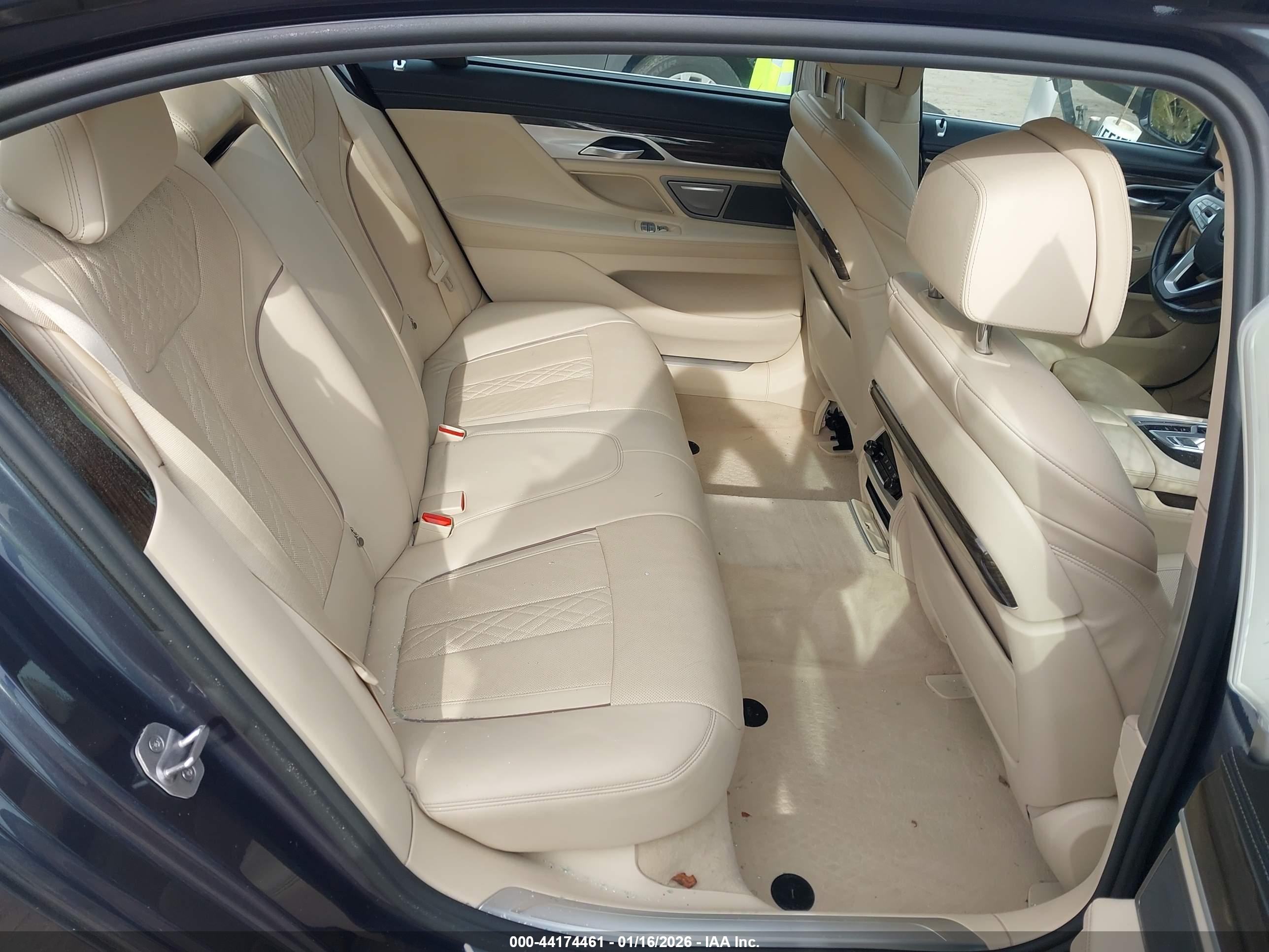 BMW 750I image 8