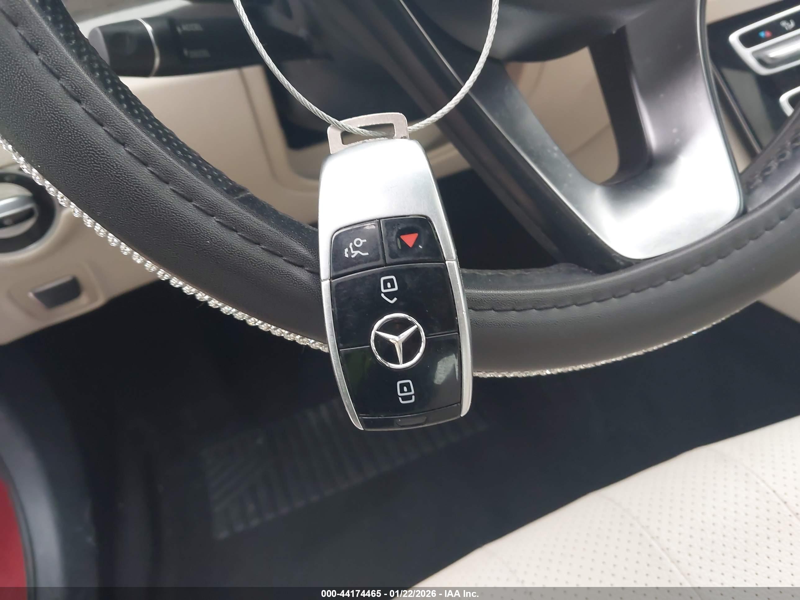 MERCEDES-BENZ E image 11