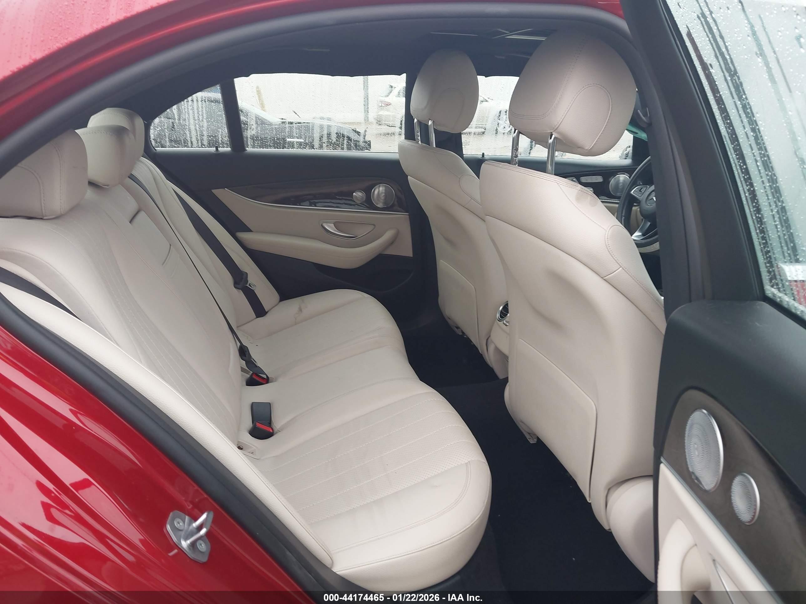 MERCEDES-BENZ E image 8