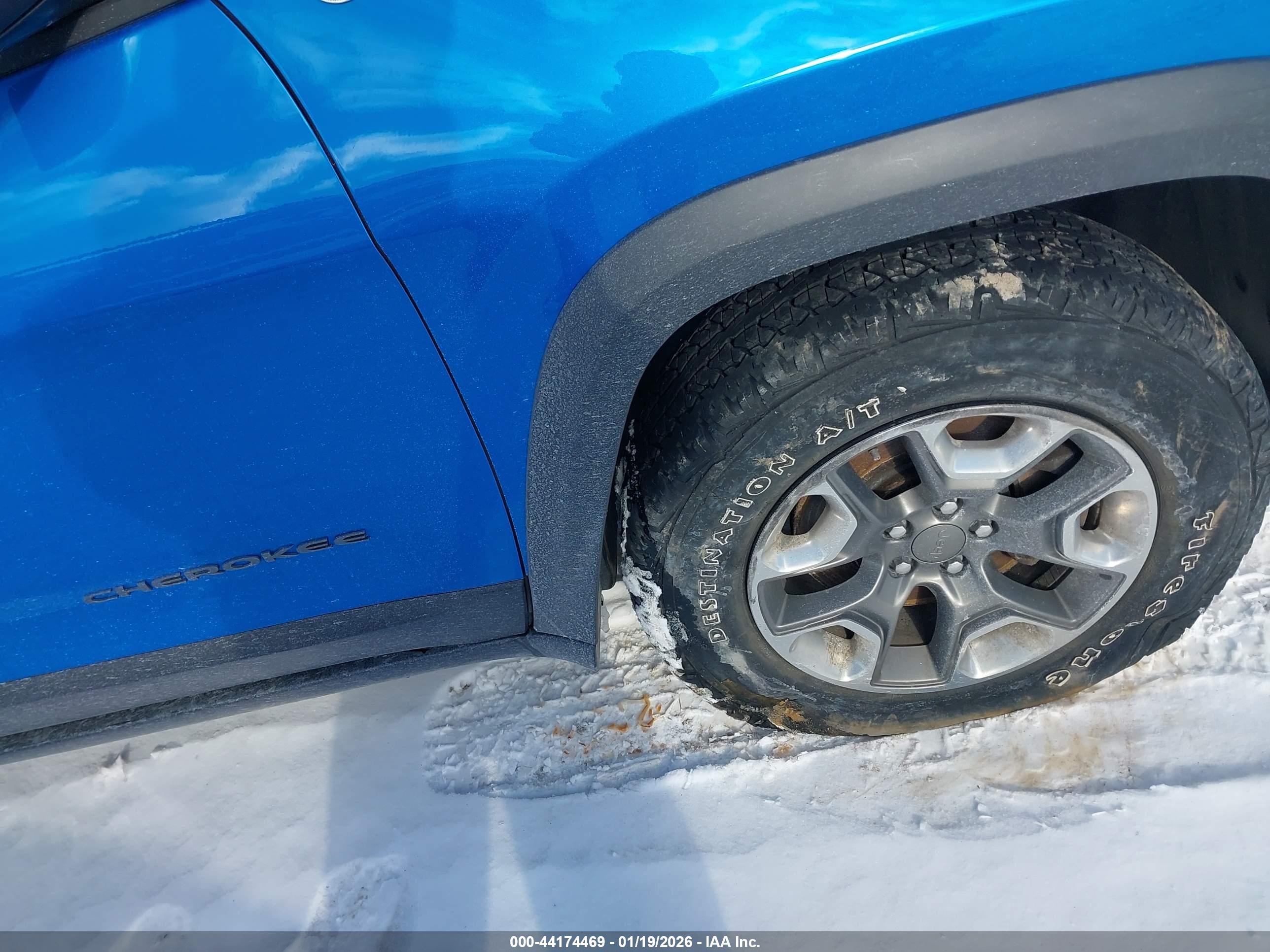 JEEP CHEROKEE image 6