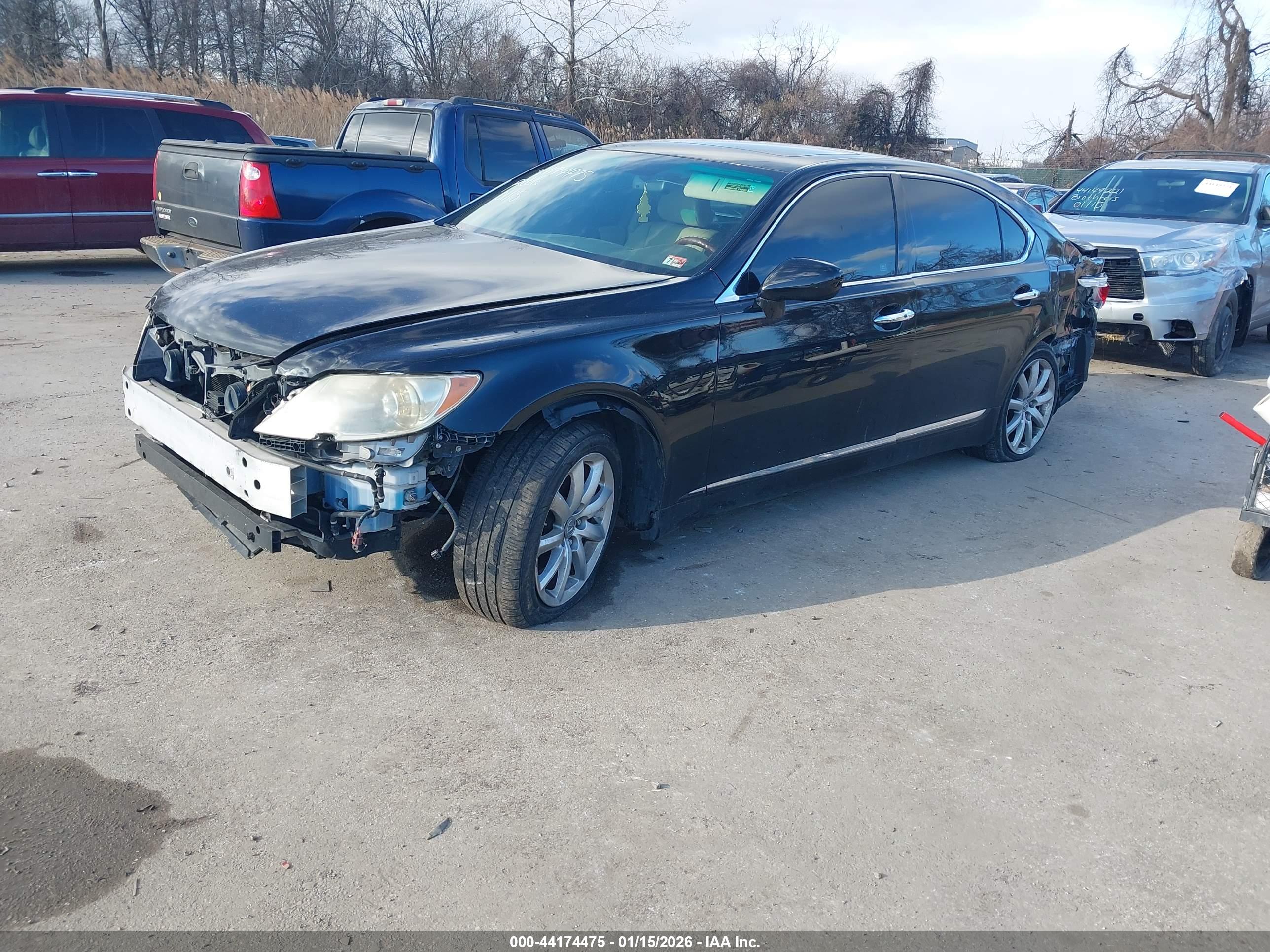 LEXUS LS image 2