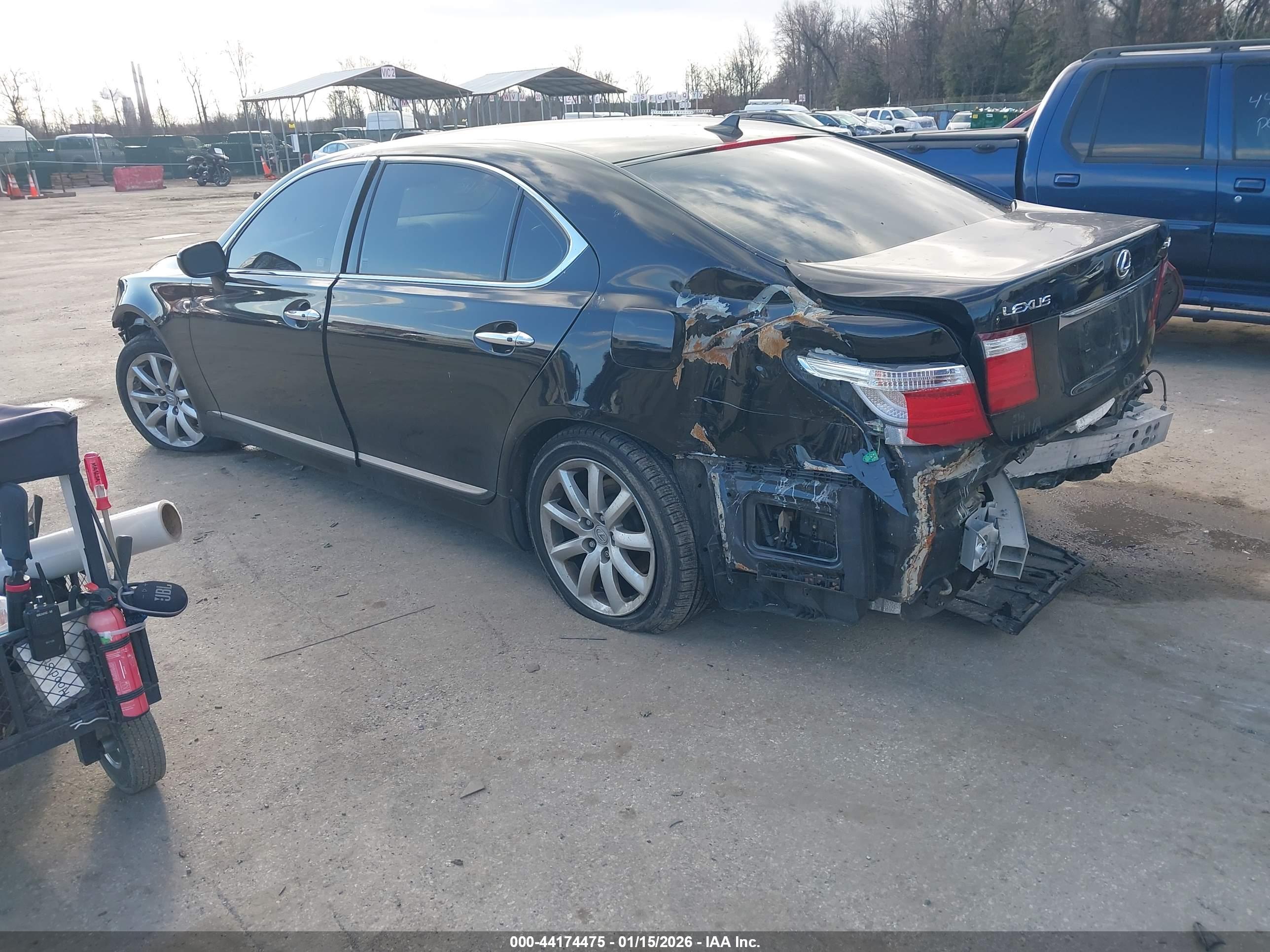 LEXUS LS image 3