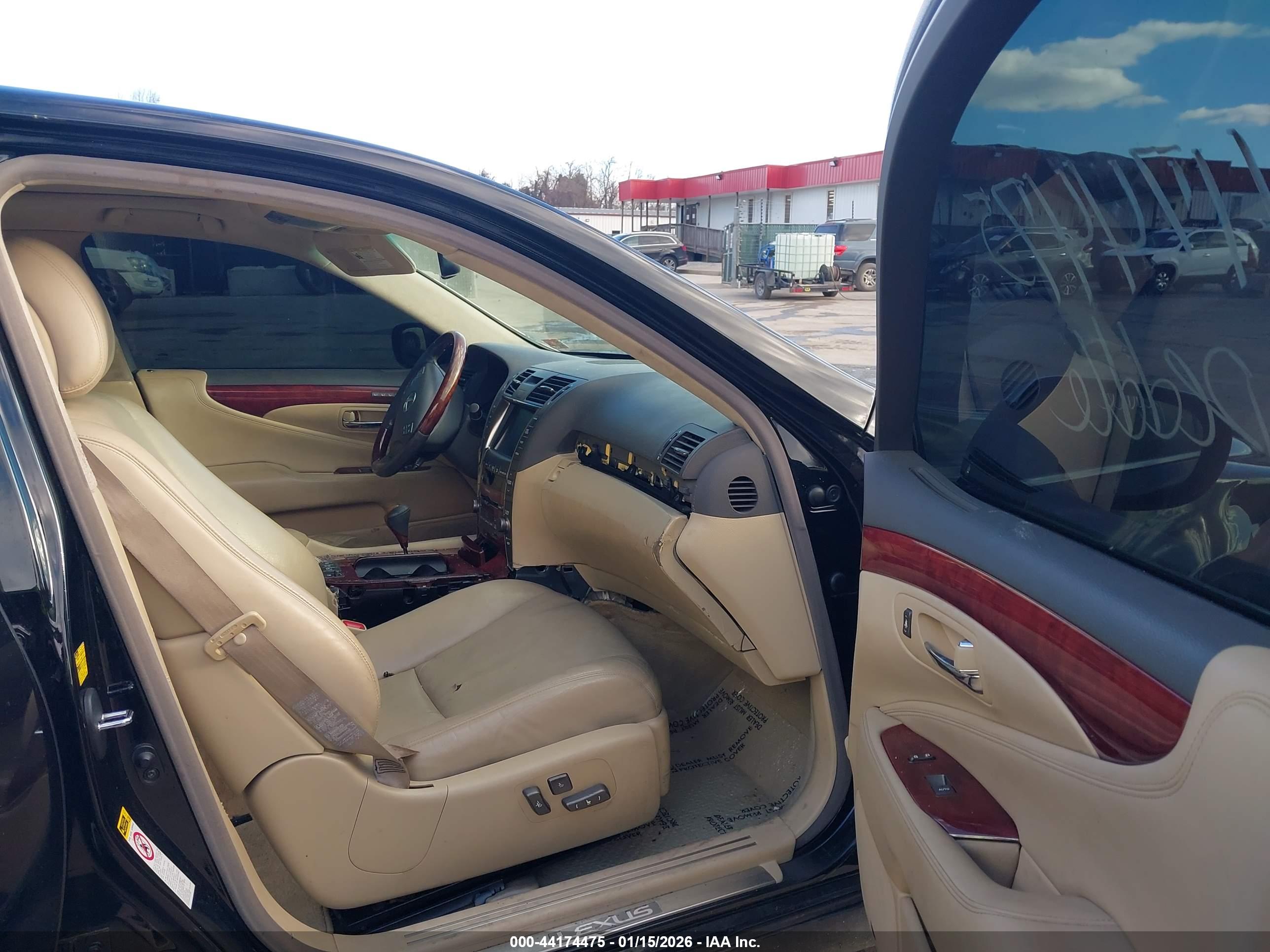LEXUS LS image 5