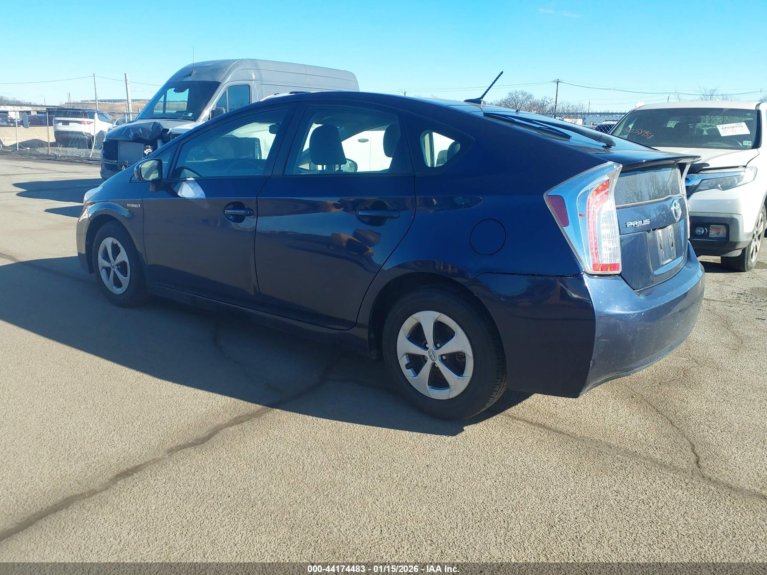 TOYOTA PRIUS image 3