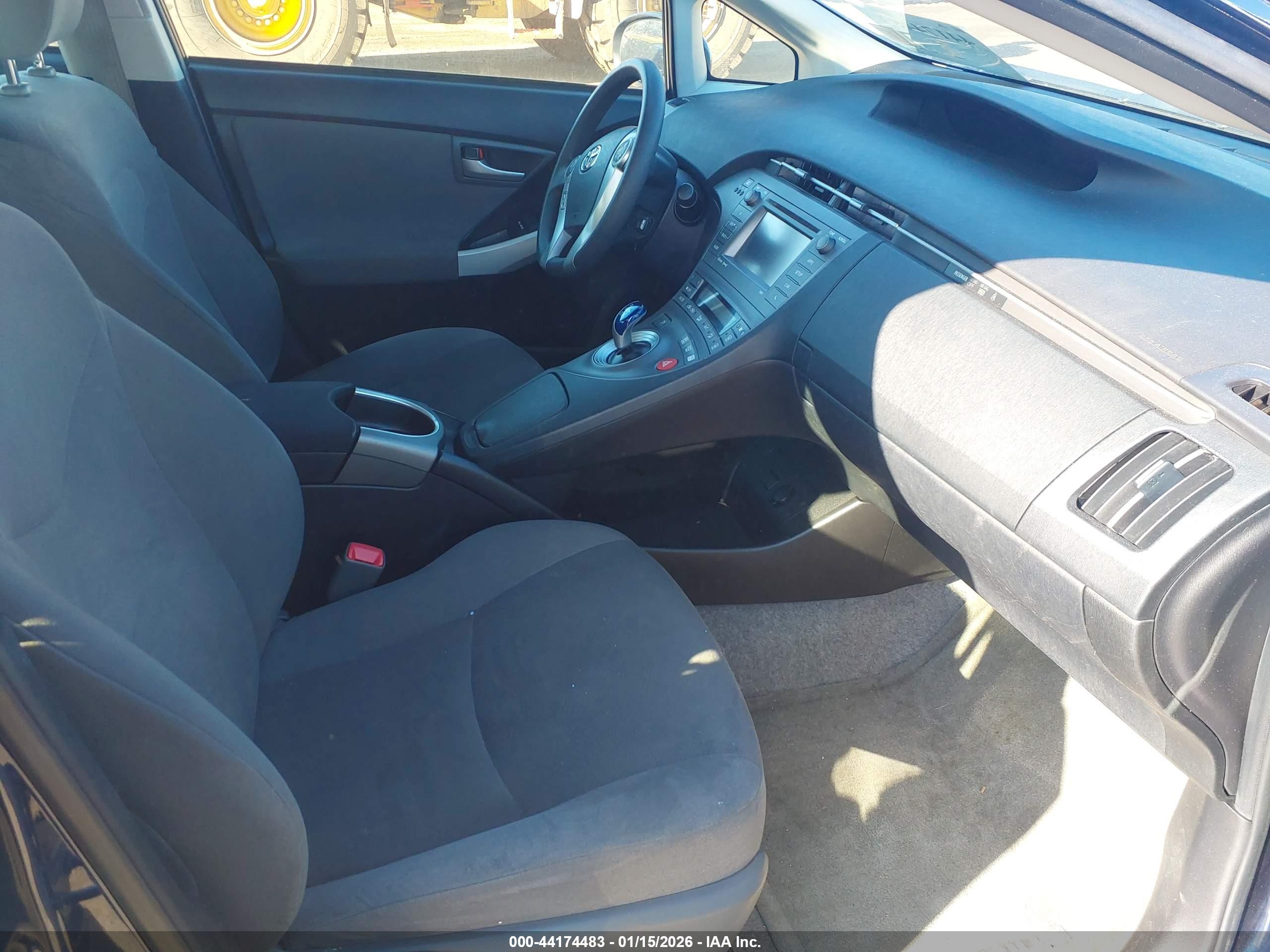 TOYOTA PRIUS image 5