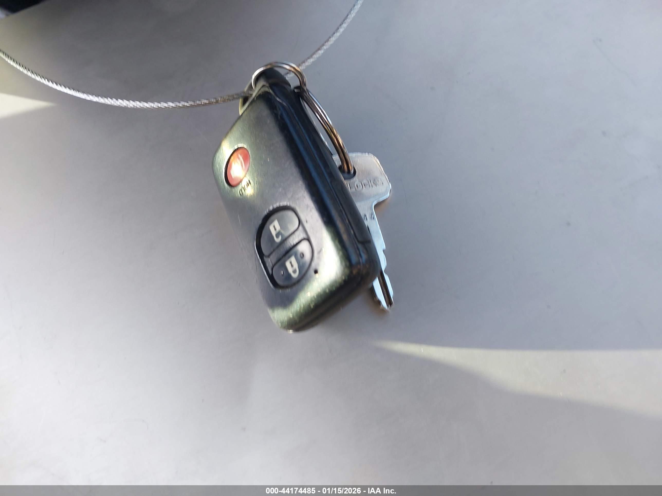TOYOTA RAV4 image 11