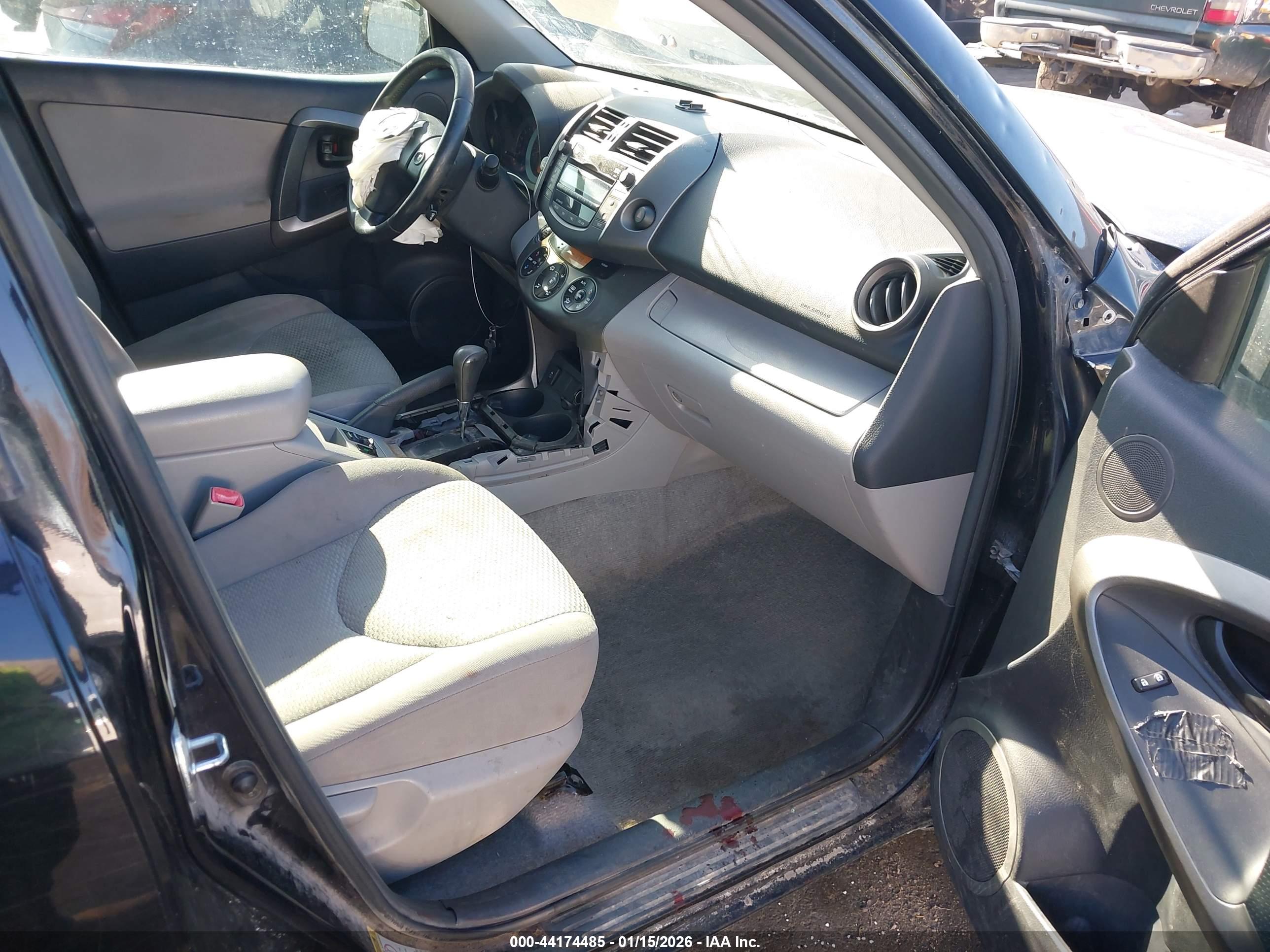 TOYOTA RAV4 image 5