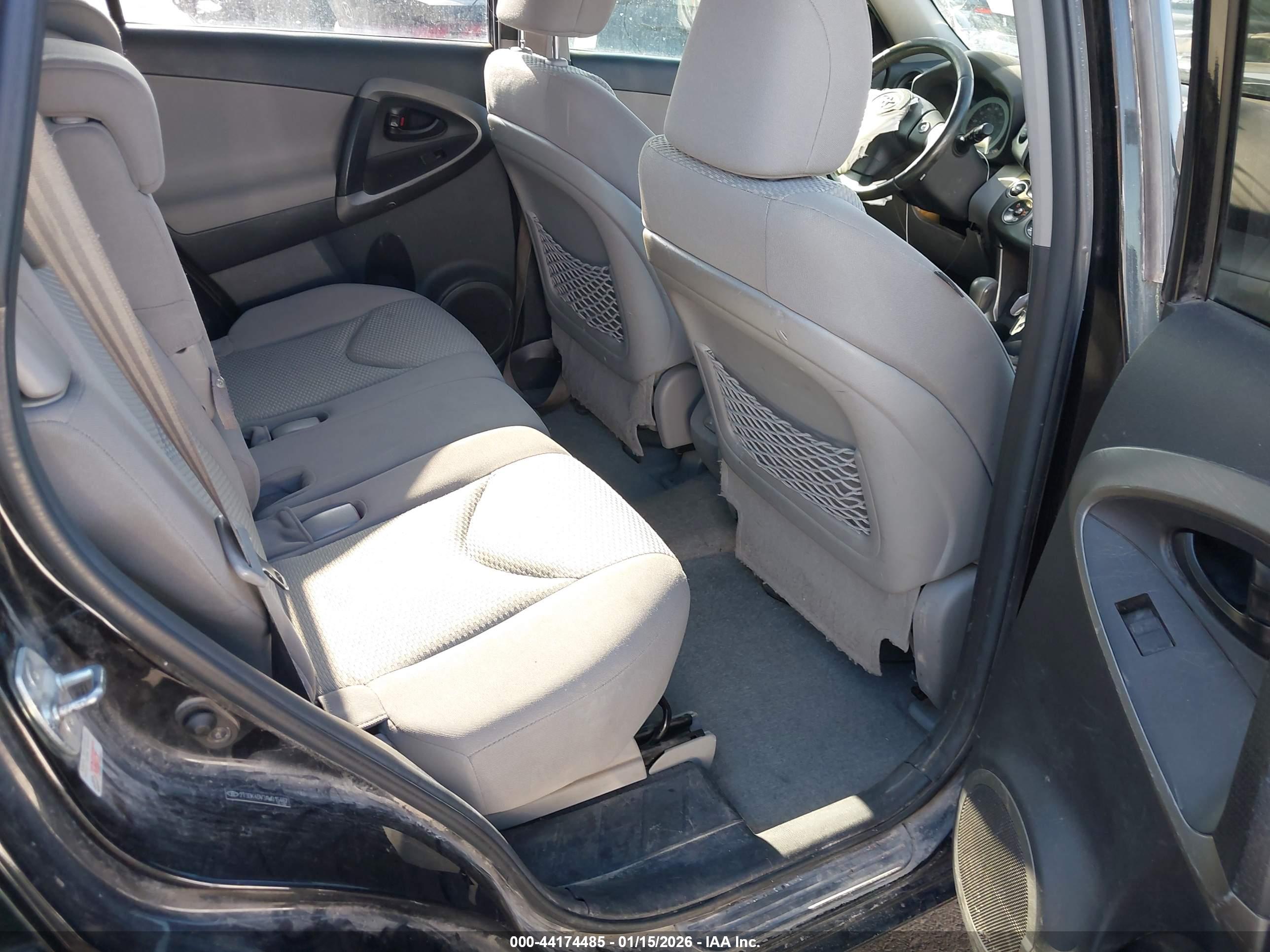 TOYOTA RAV4 image 8