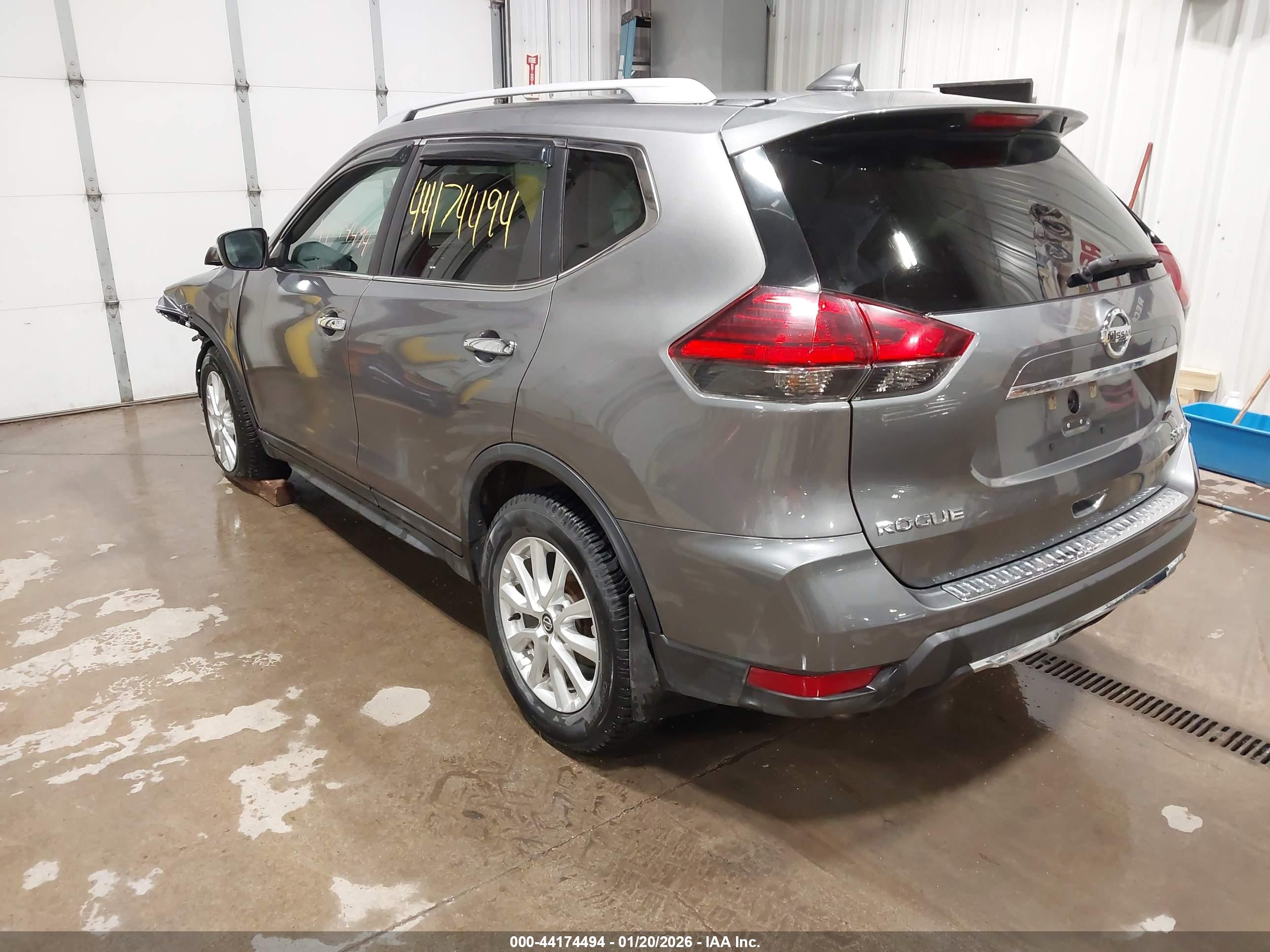 NISSAN ROGUE image 3