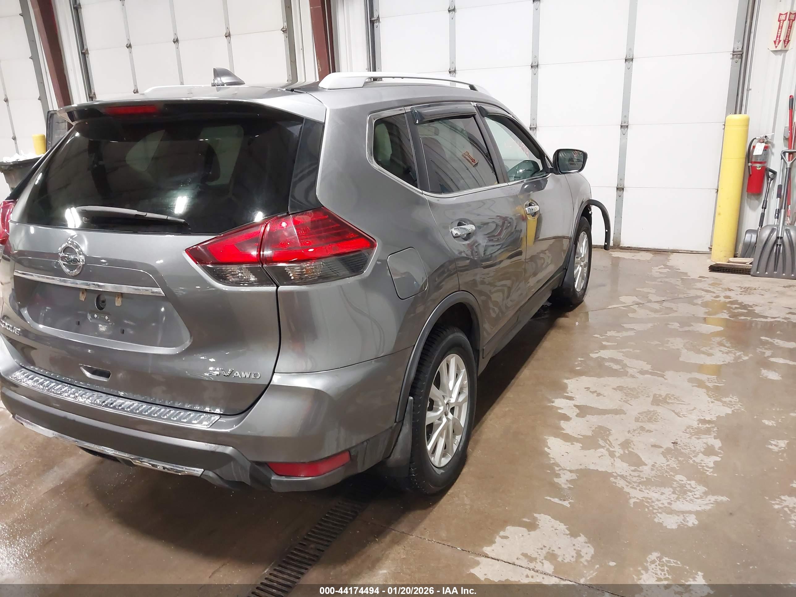 NISSAN ROGUE image 4