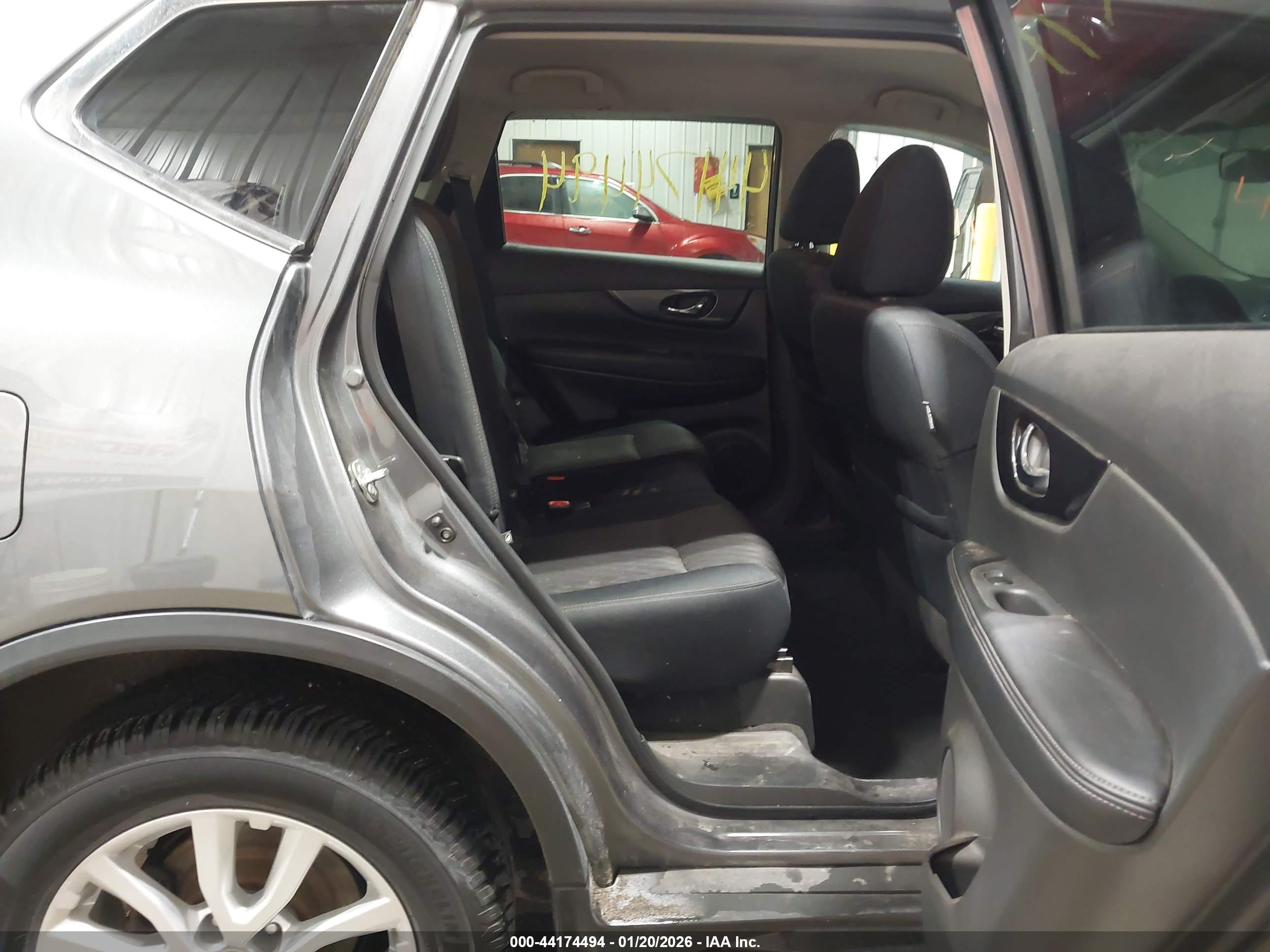NISSAN ROGUE image 8