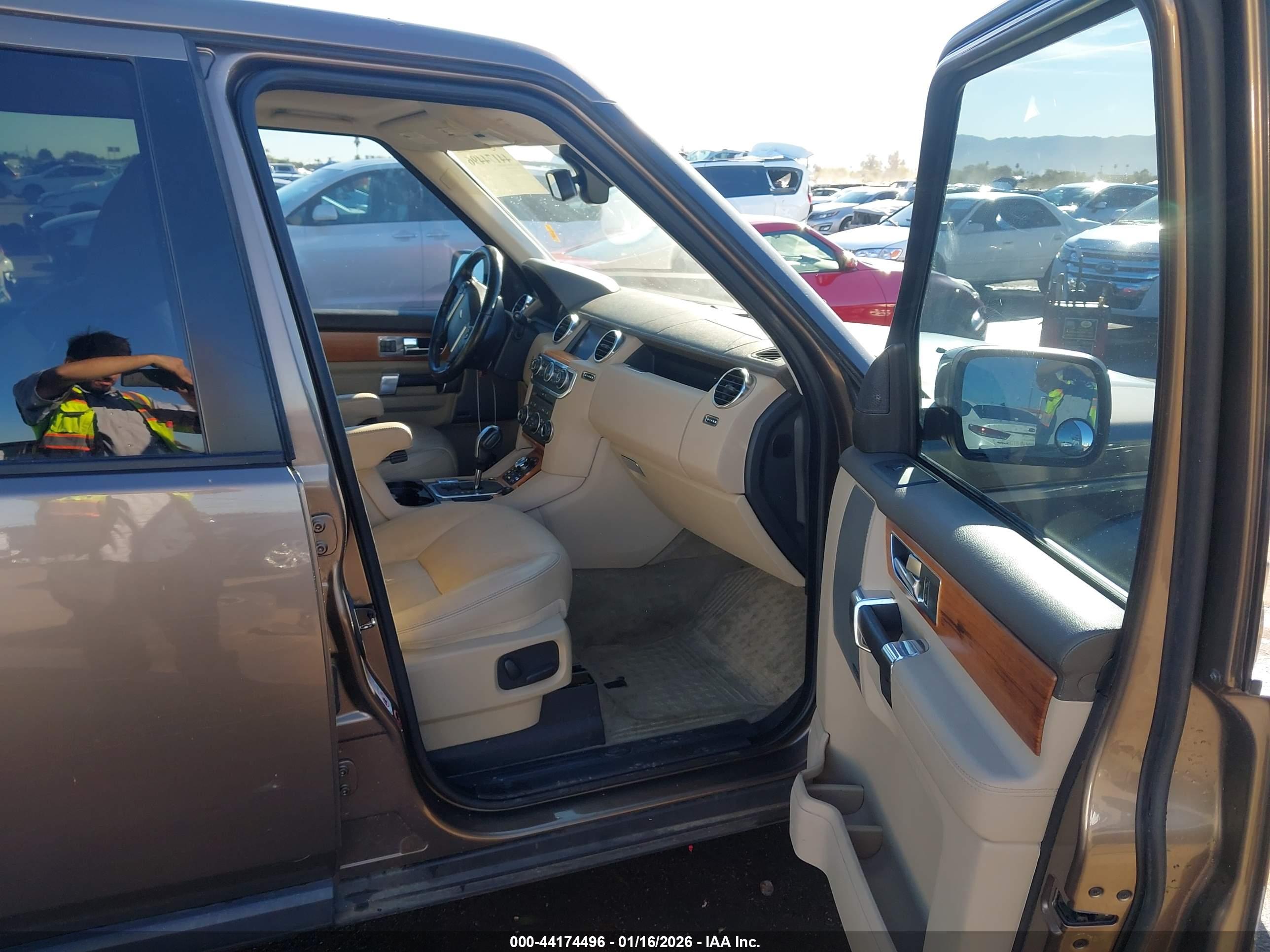 LAND ROVER image 5