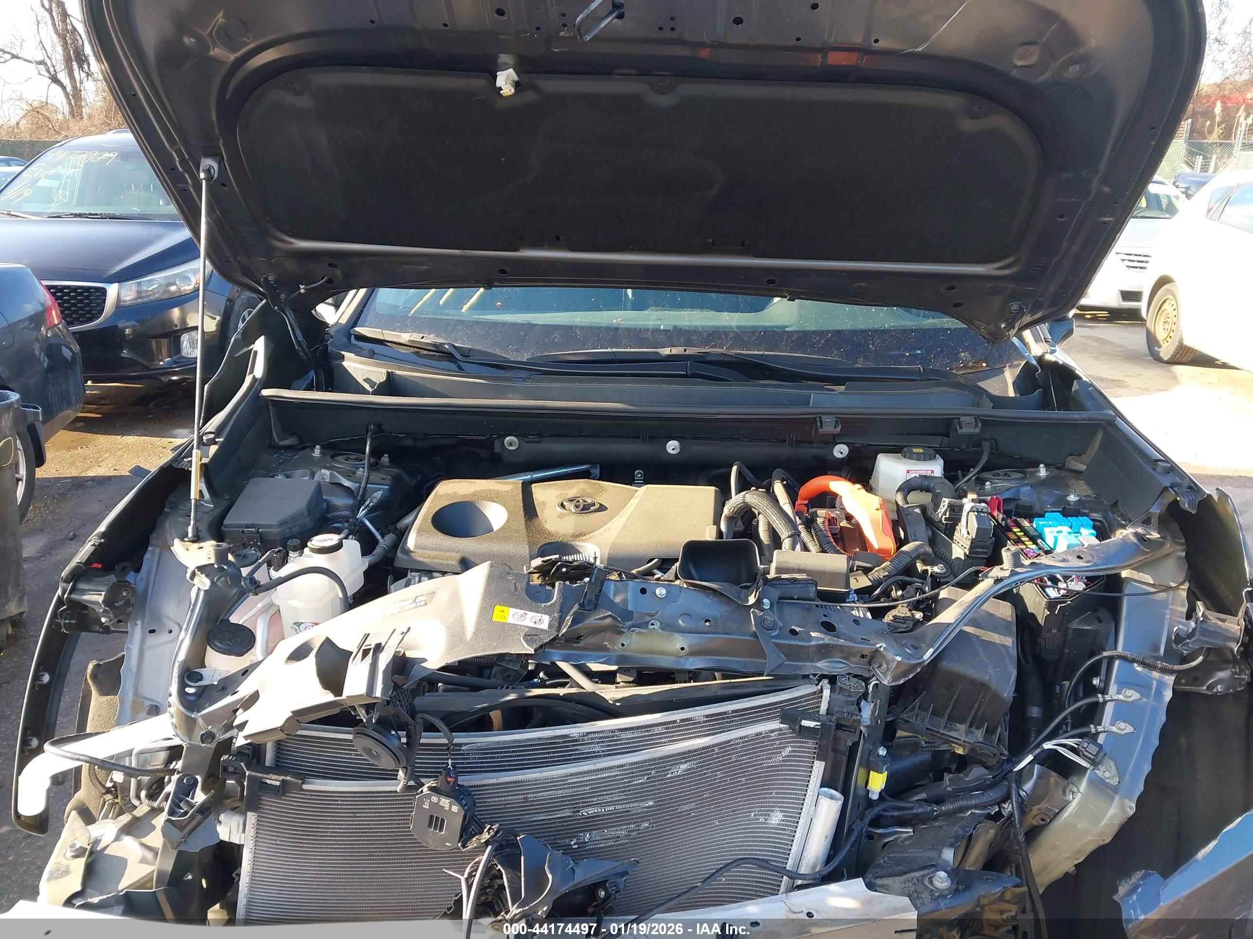 TOYOTA RAV4 image 10