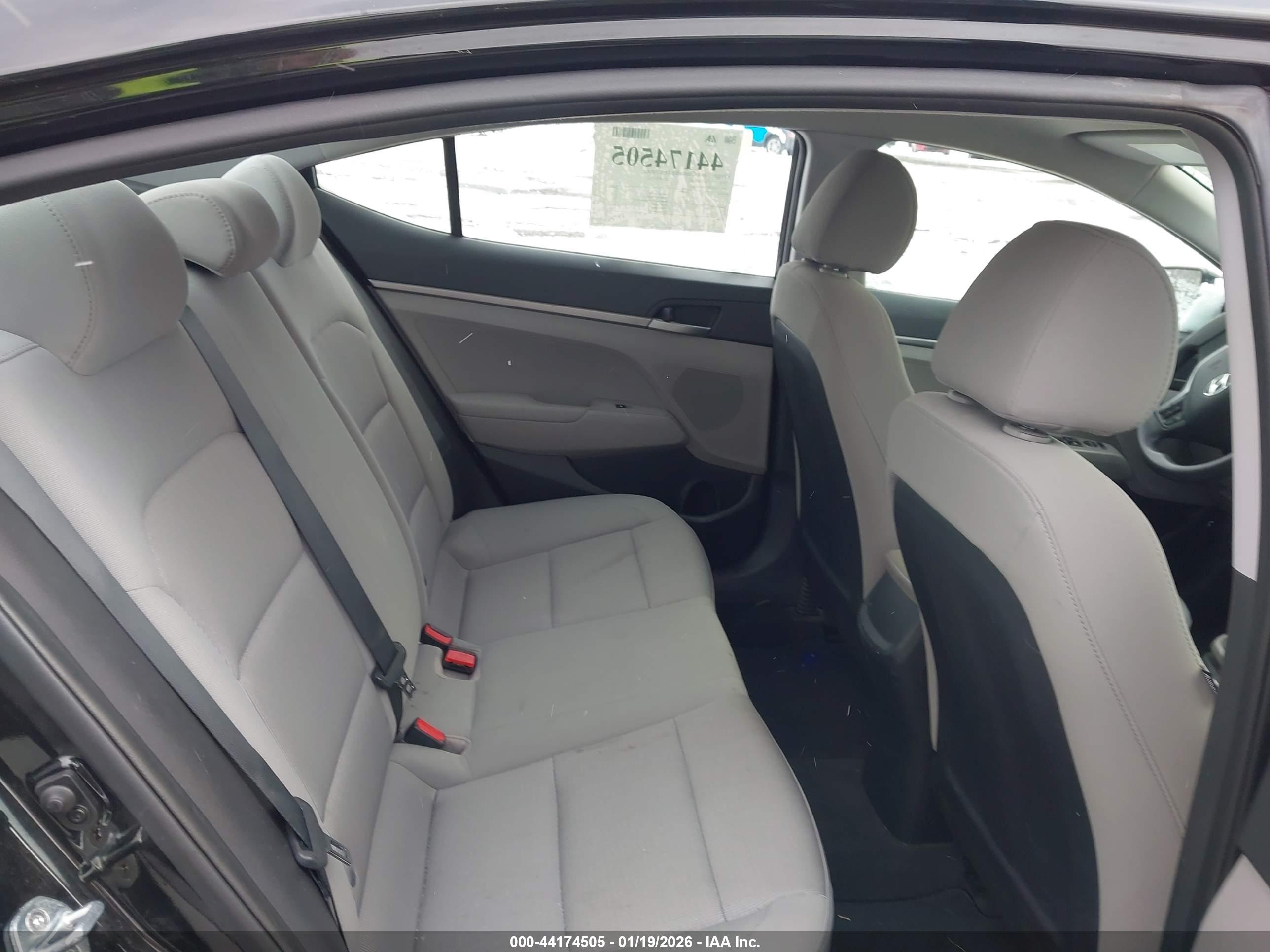 HYUNDAI ELANTRA image 8