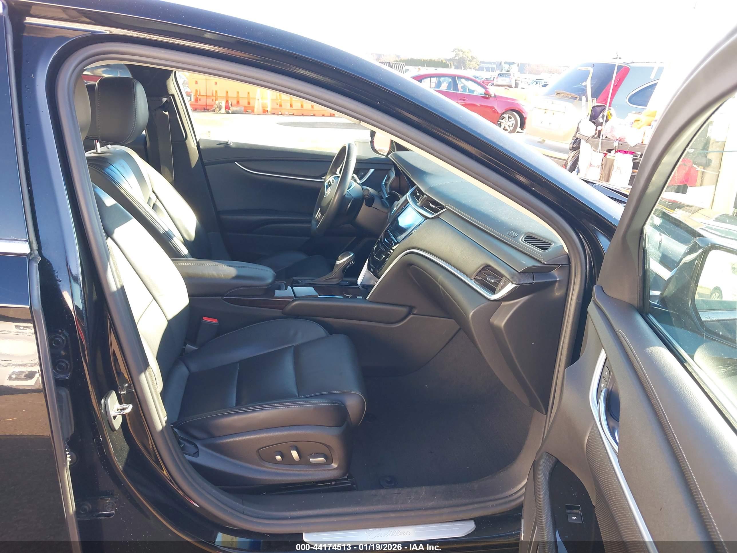CADILLAC XTS image 5