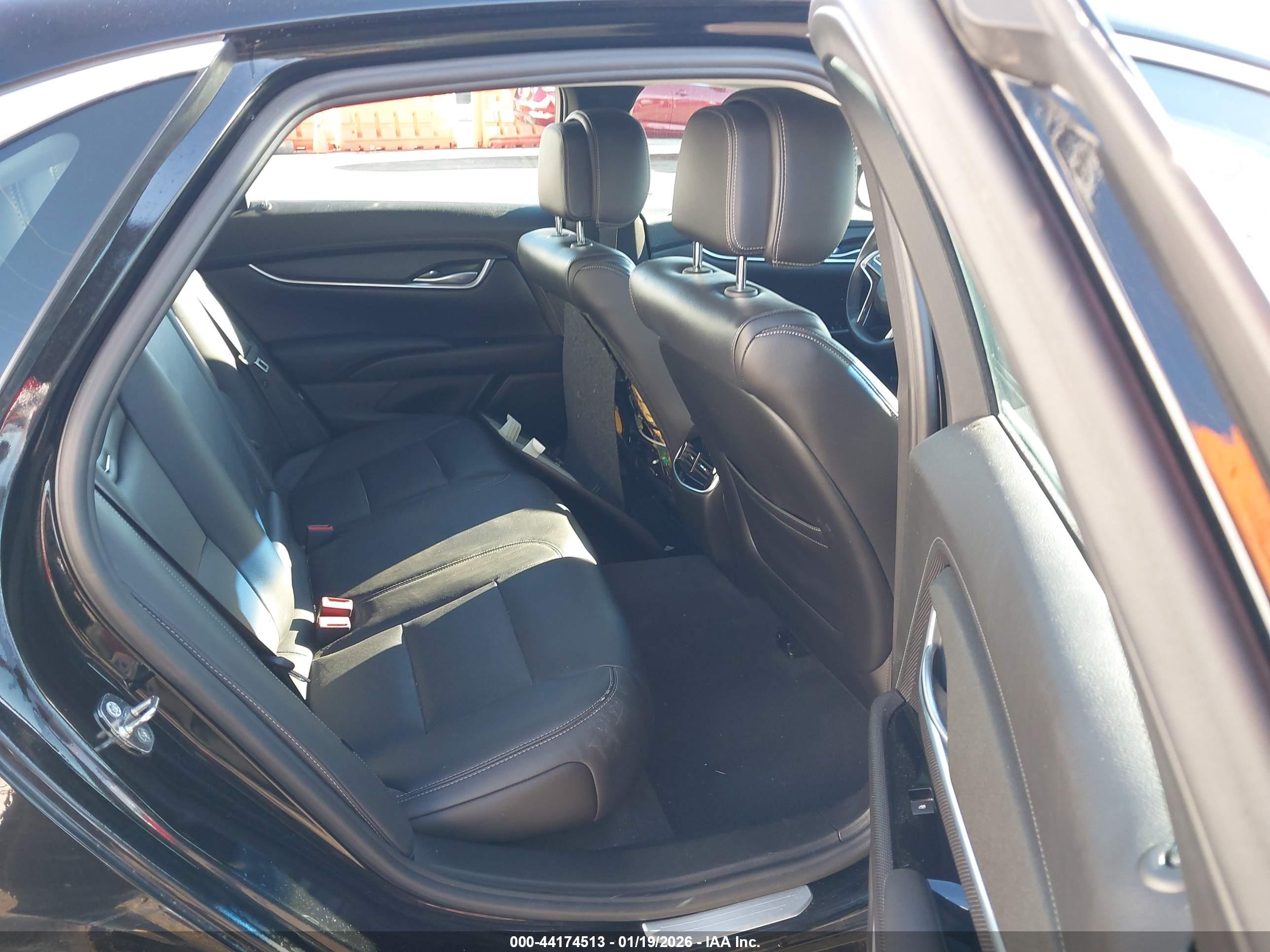 CADILLAC XTS image 8