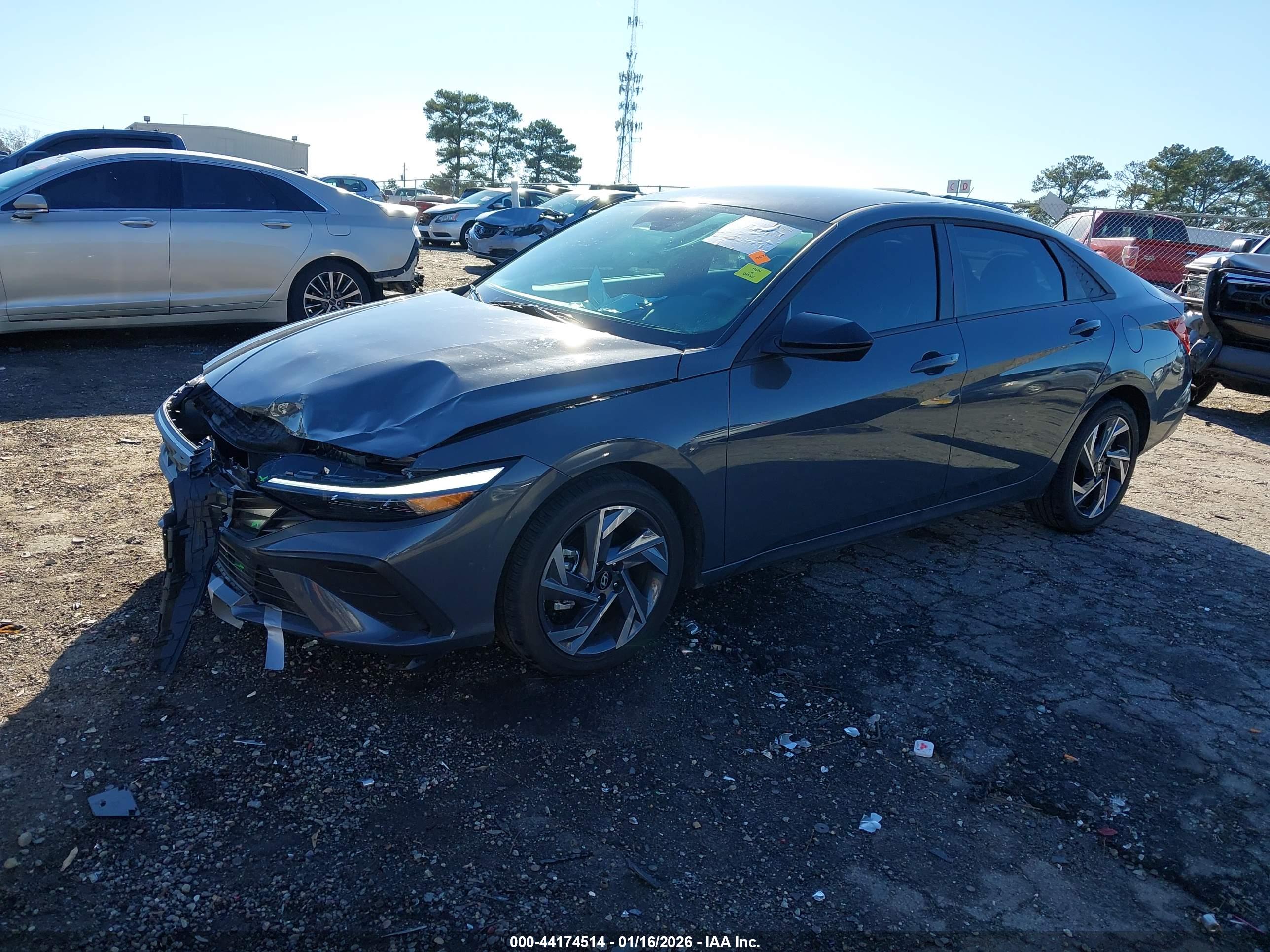 HYUNDAI ELANTRA image 2