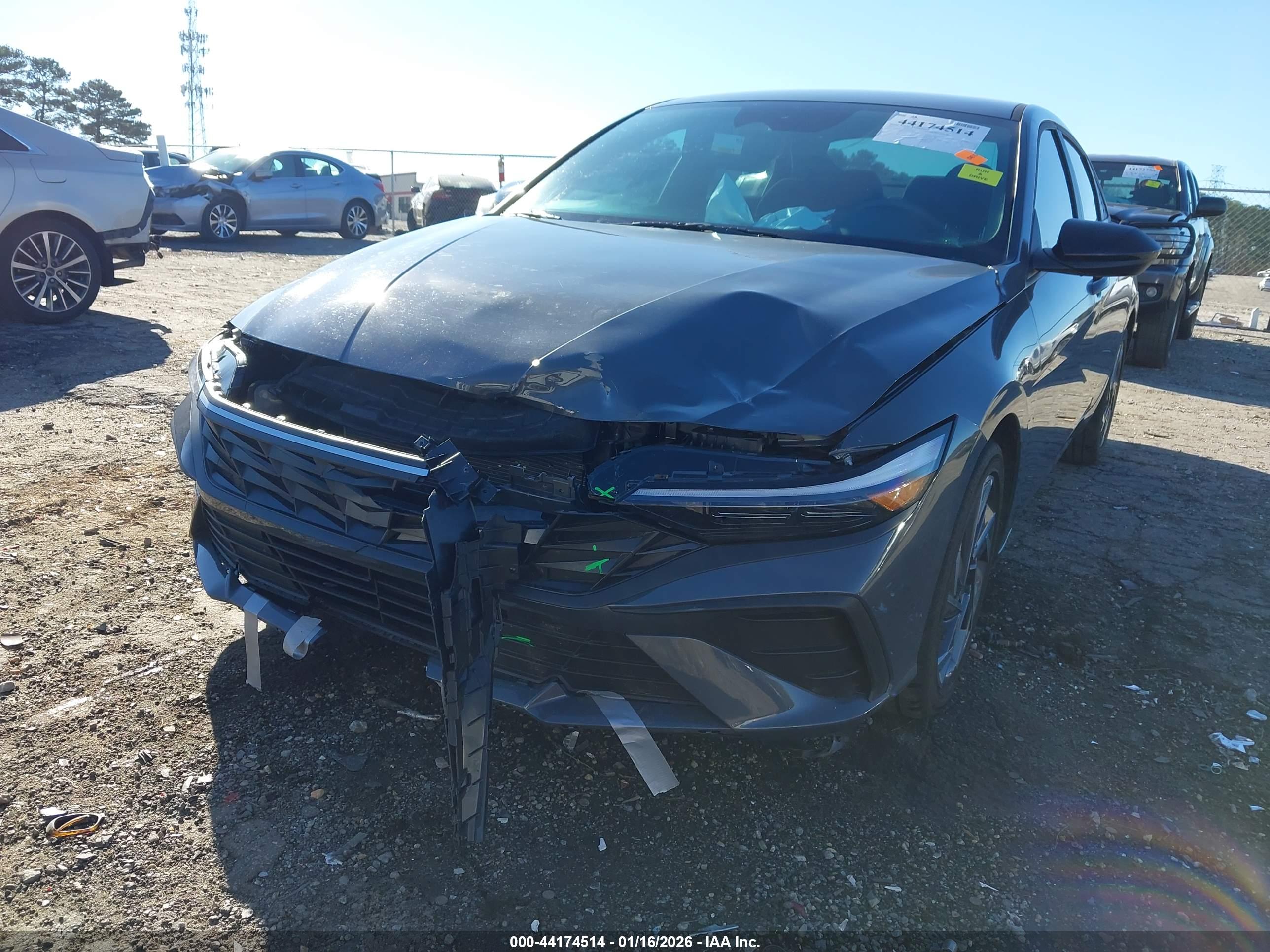 HYUNDAI ELANTRA image 6