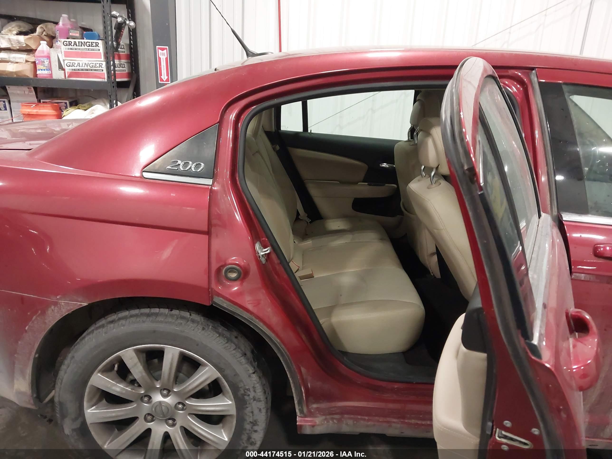 CHRYSLER 200 image 8