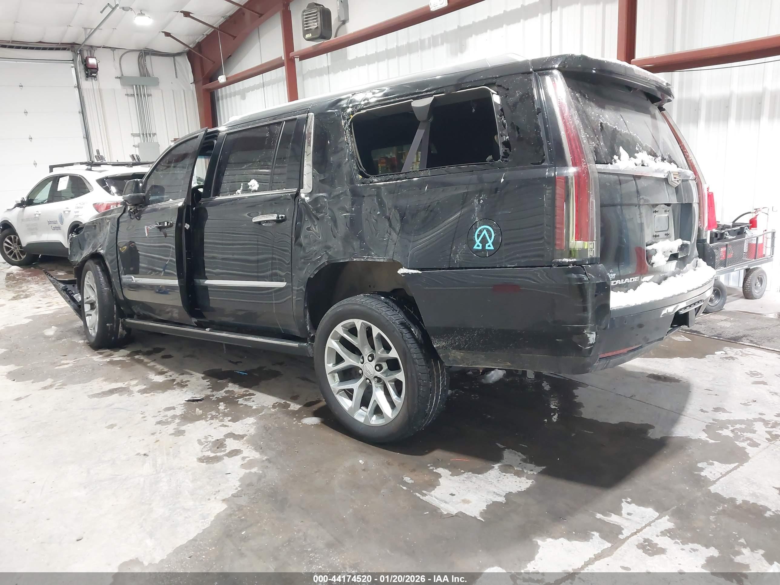 CADILLAC ESCALADE image 3
