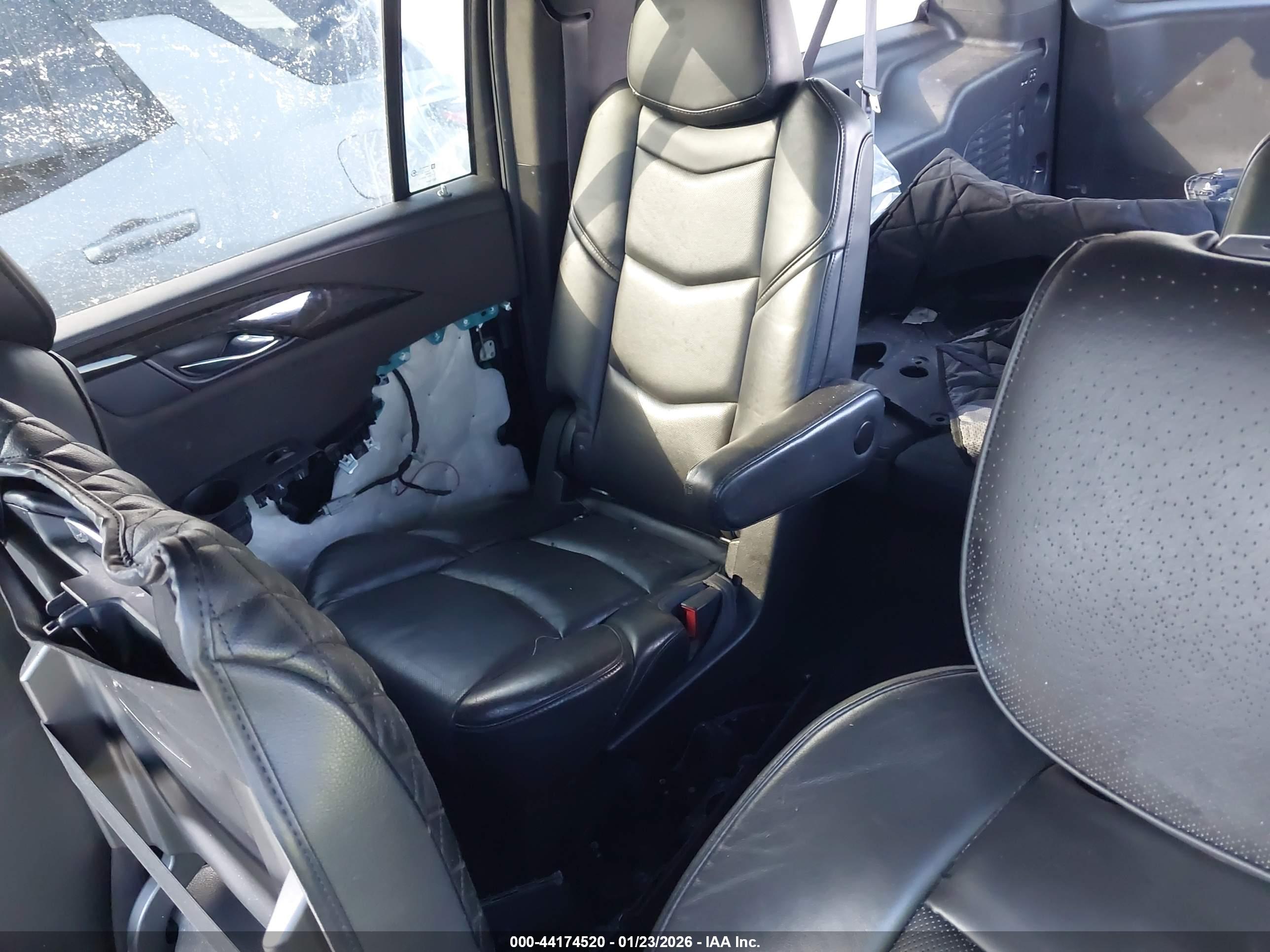 CADILLAC ESCALADE image 8