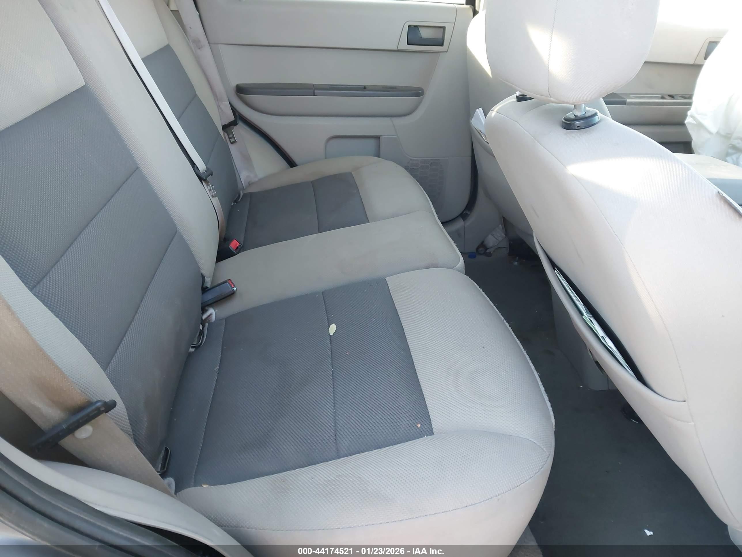 FORD ESCAPE image 8