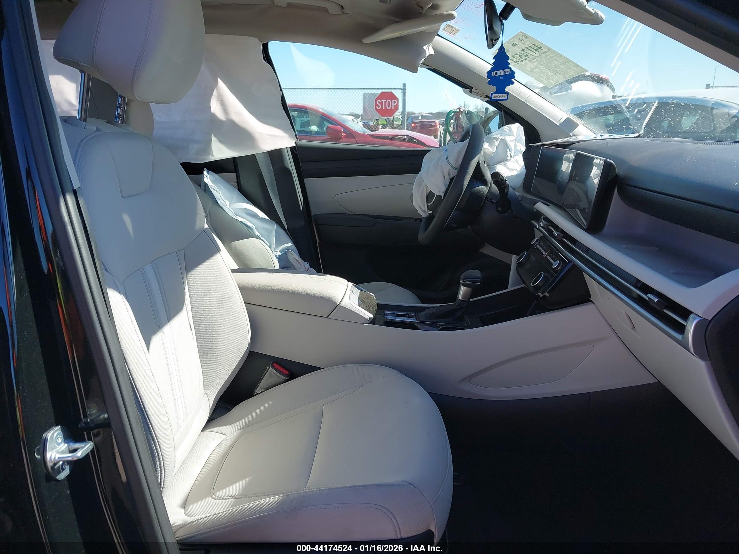 HYUNDAI TUCSON image 5