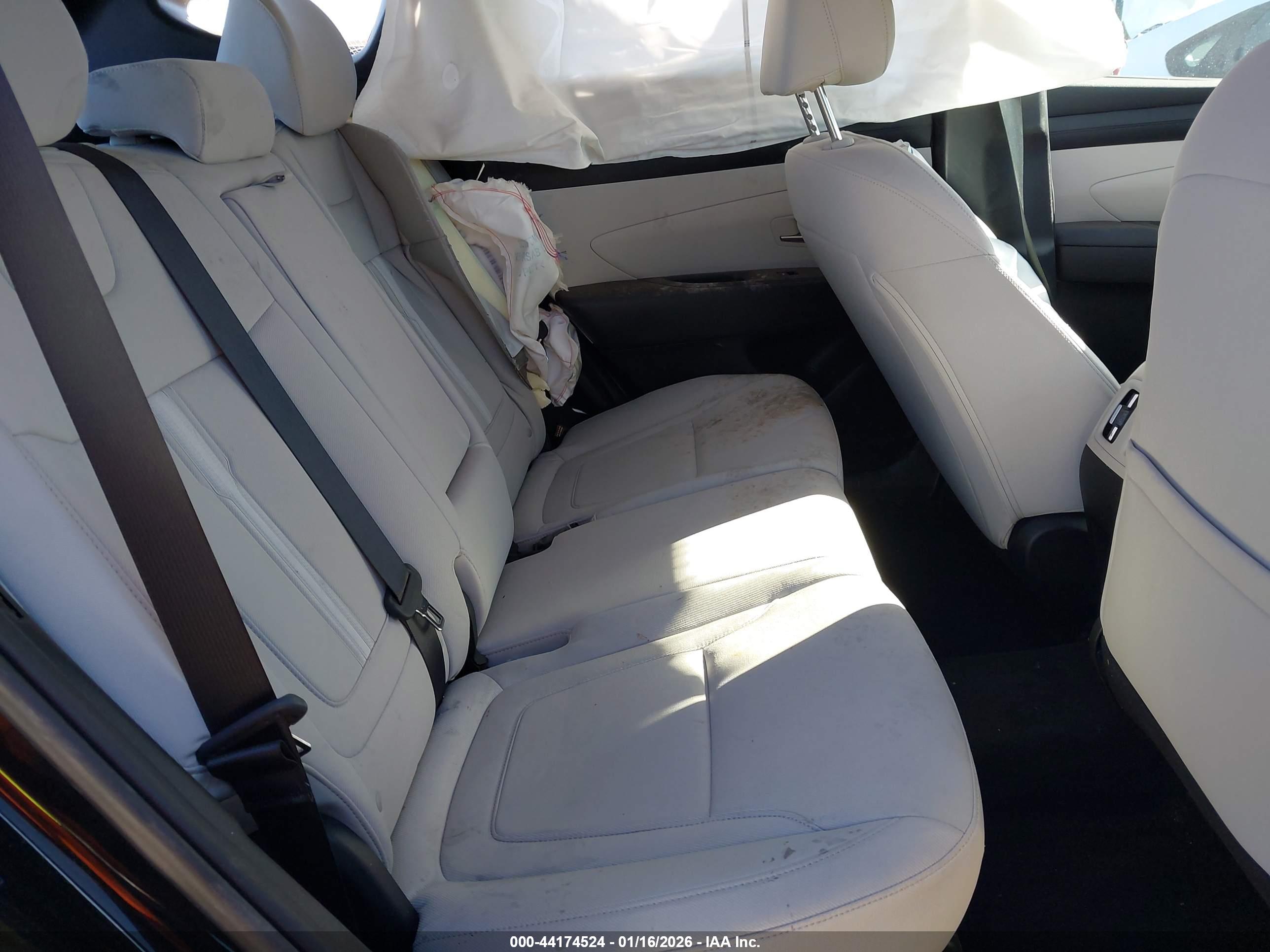 HYUNDAI TUCSON image 8