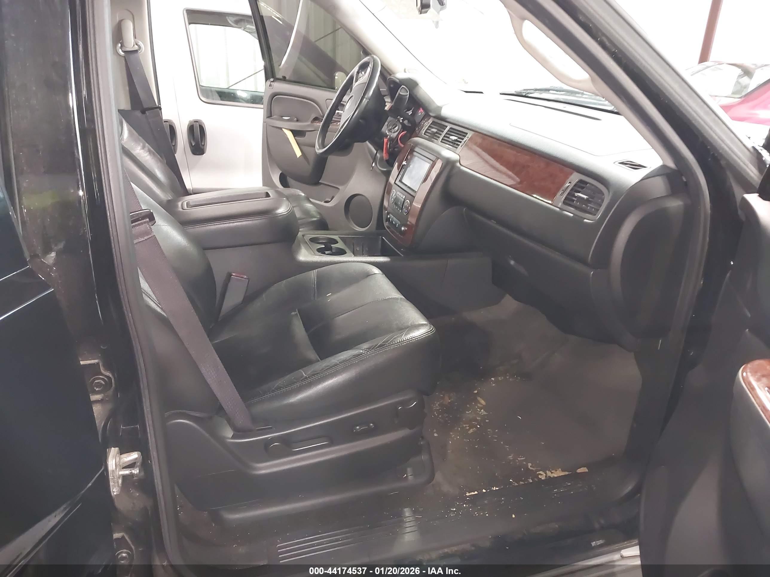 CHEVROLET TAHOE image 5