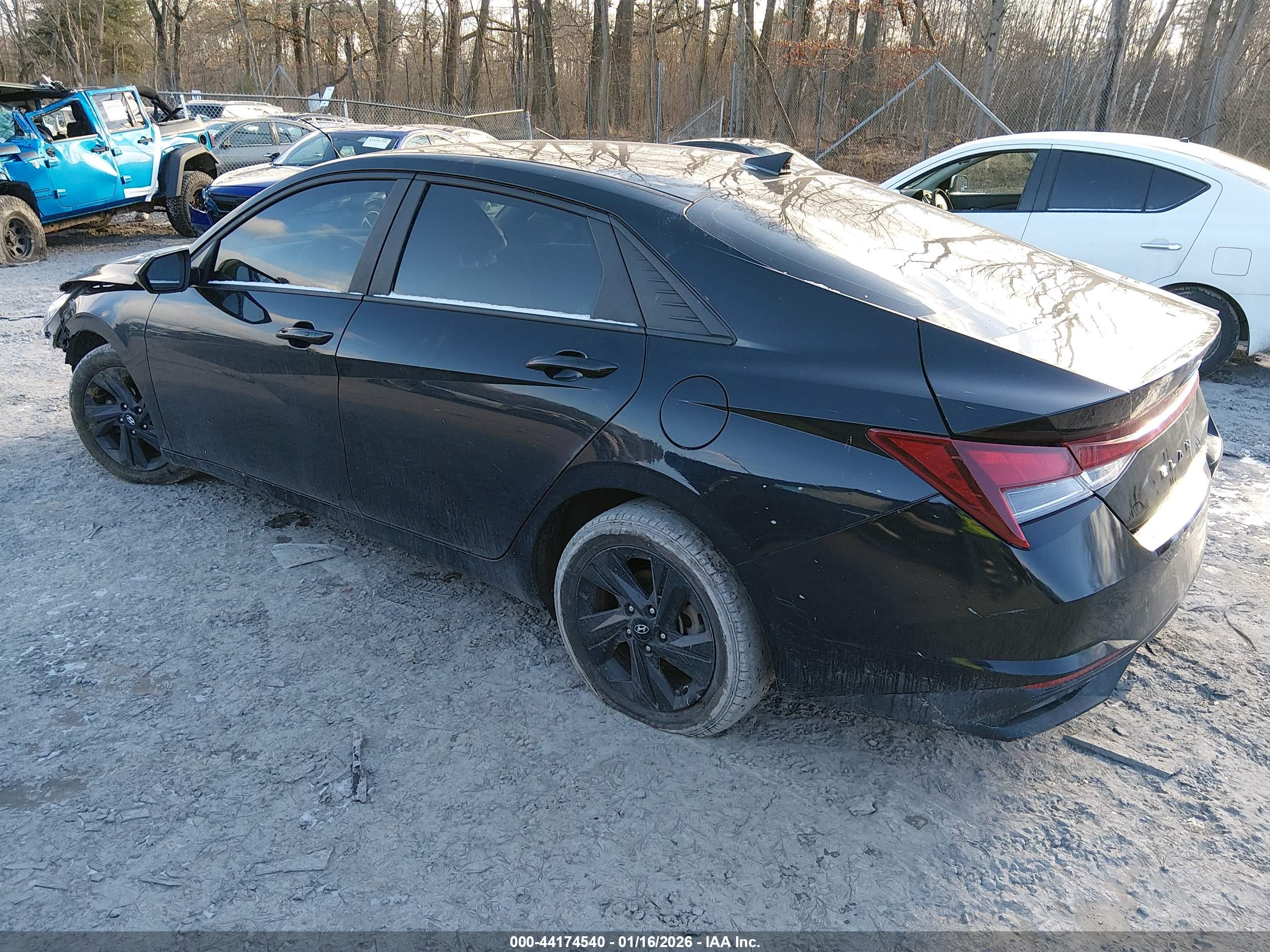 HYUNDAI ELANTRA image 3