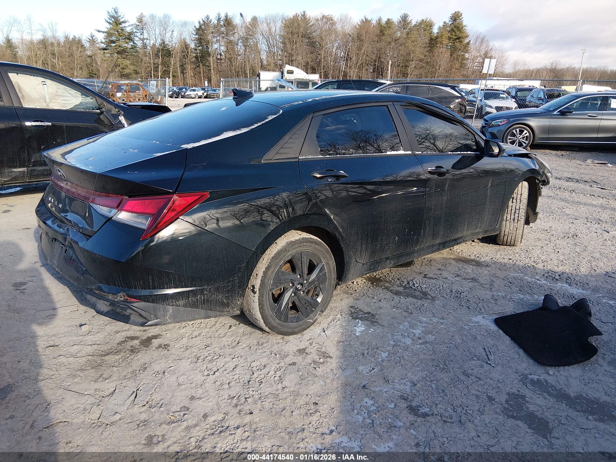 HYUNDAI ELANTRA image 4