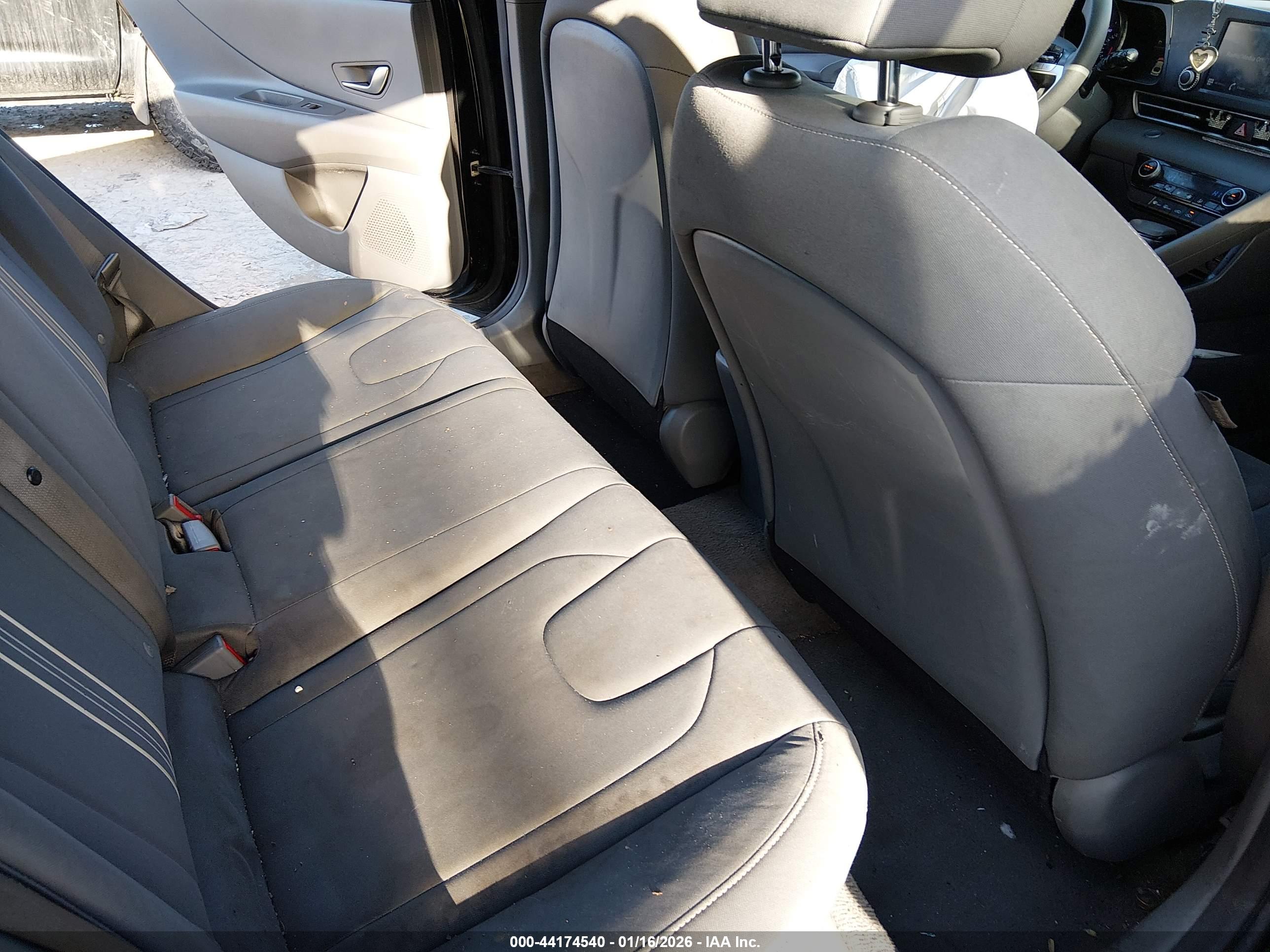 HYUNDAI ELANTRA image 8