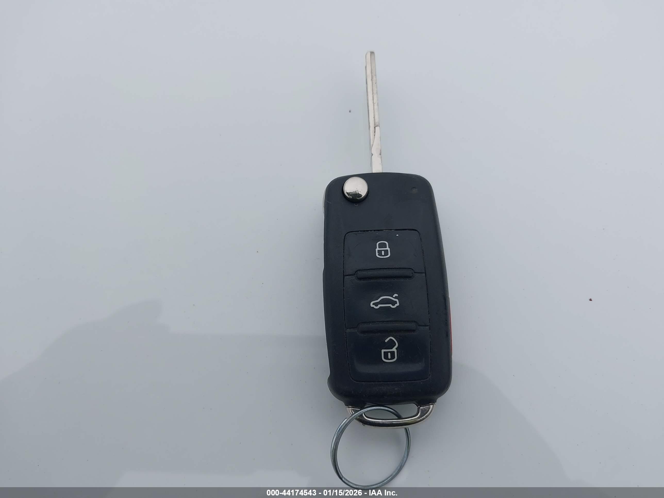 VOLKSWAGEN PASSAT image 11